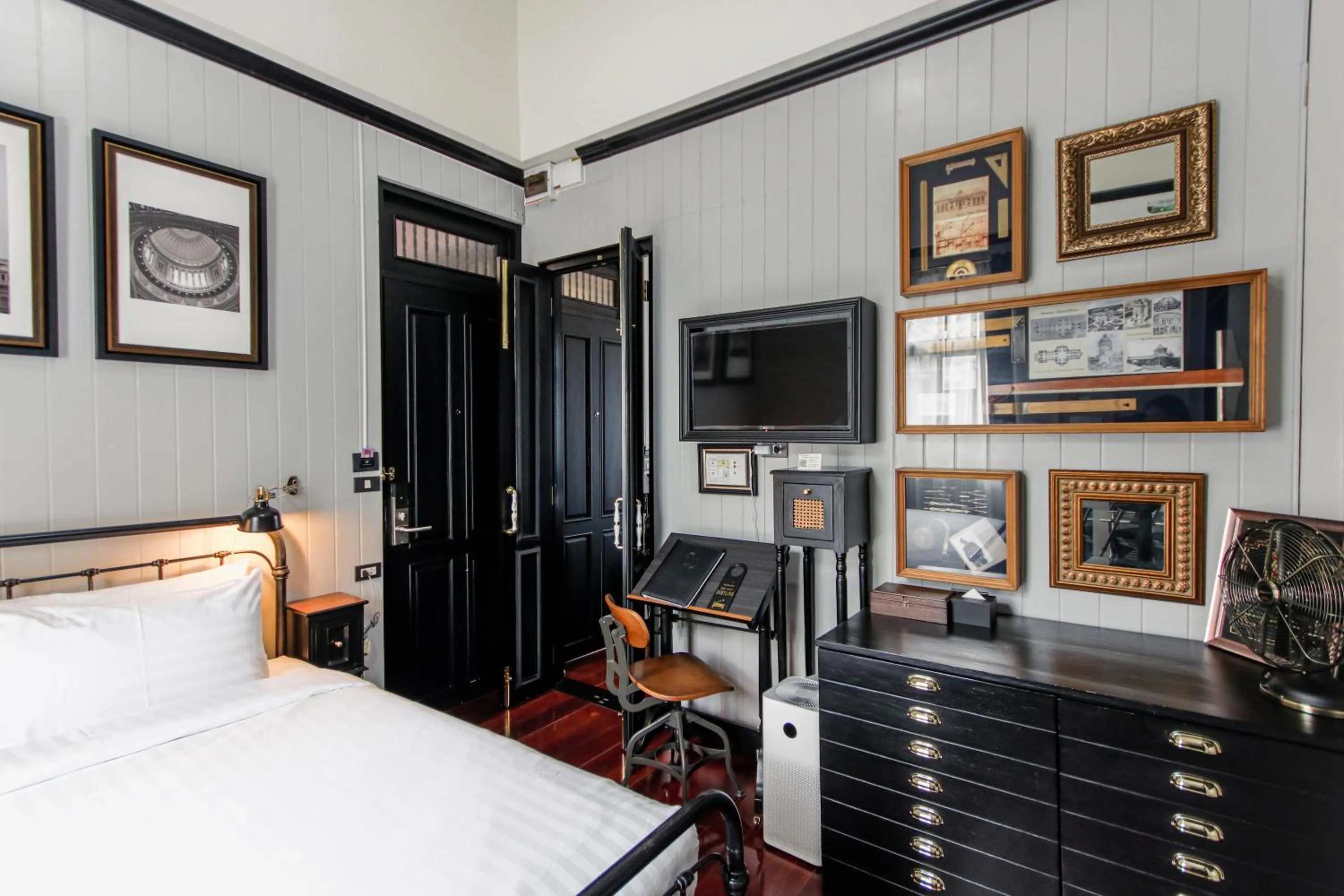 Decorative detail, Bed in DE Phanakron Boutique Hotel