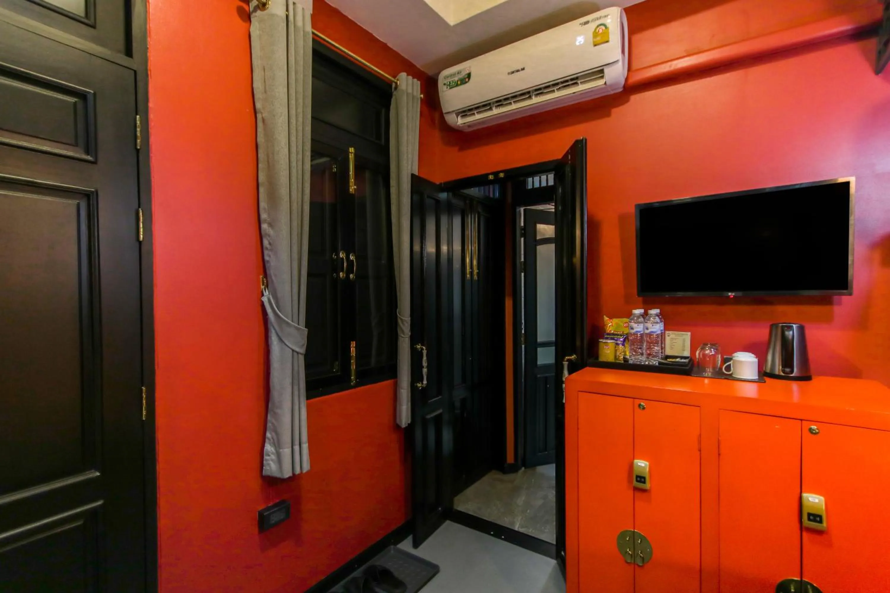 TV and multimedia in DE Phanakron Boutique Hotel