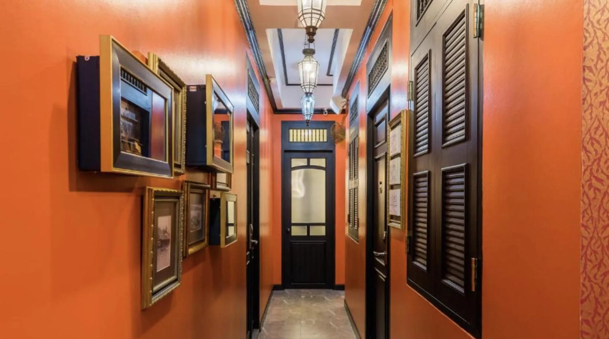 Property building in DE Phanakron Boutique Hotel