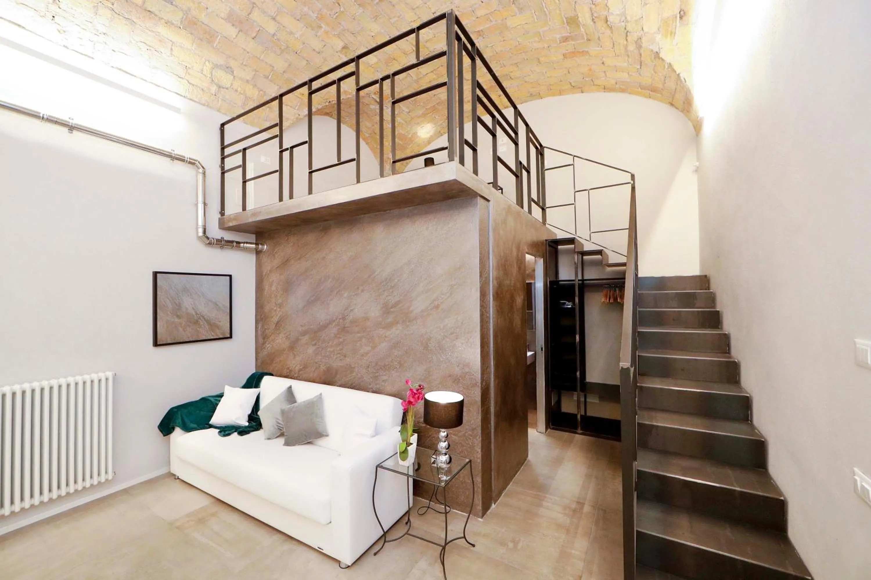 Living room, Bed in Post Industrial Loft Trastevere - Top Collection