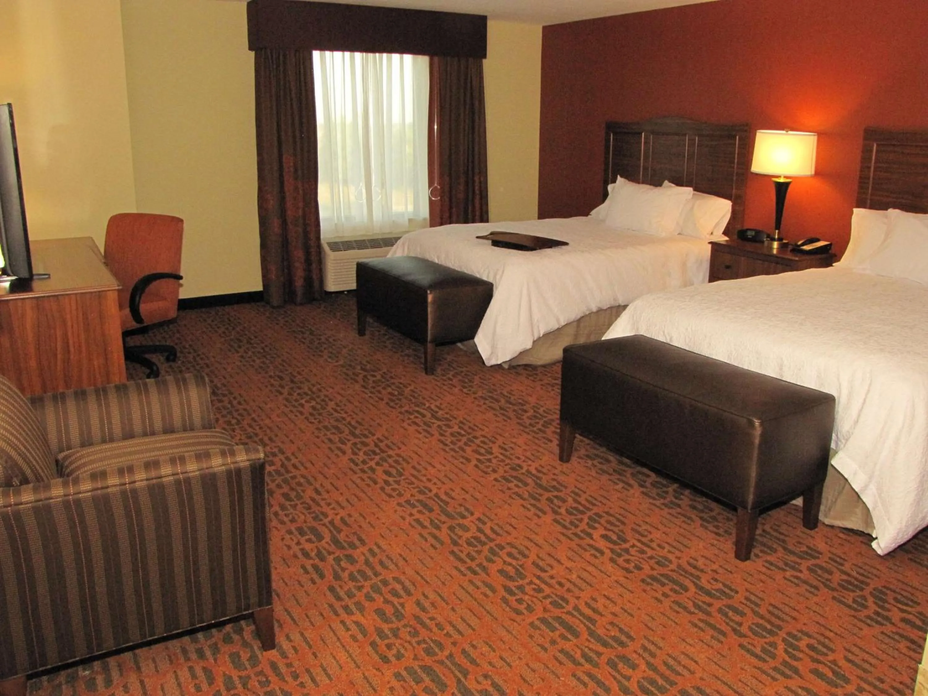 Bed in Hampton Inn & Suites Jamestown