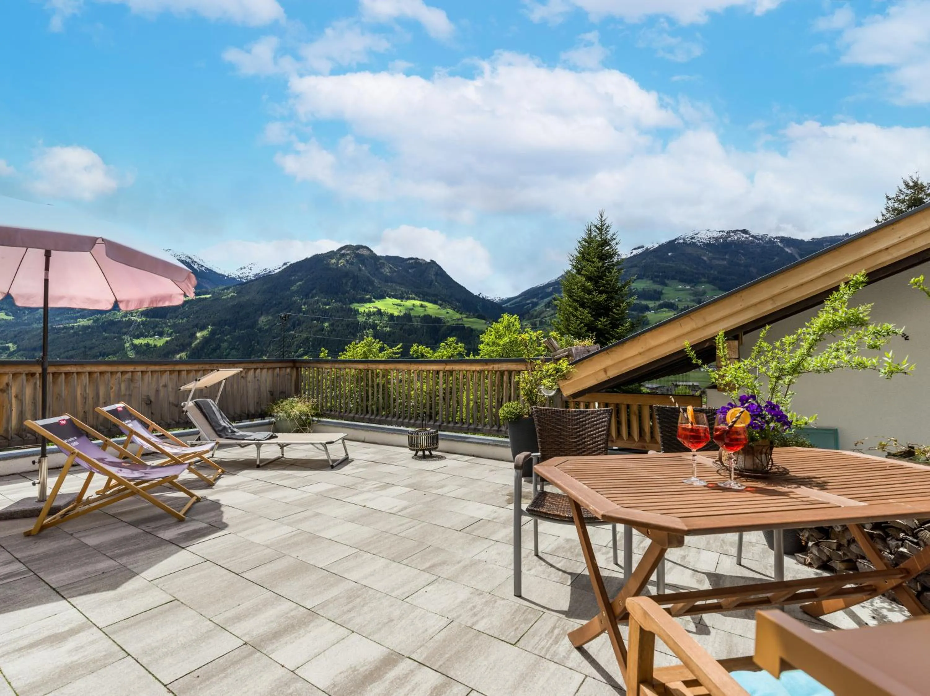 Balcony/Terrace in Restaurant Appartements Almdiele