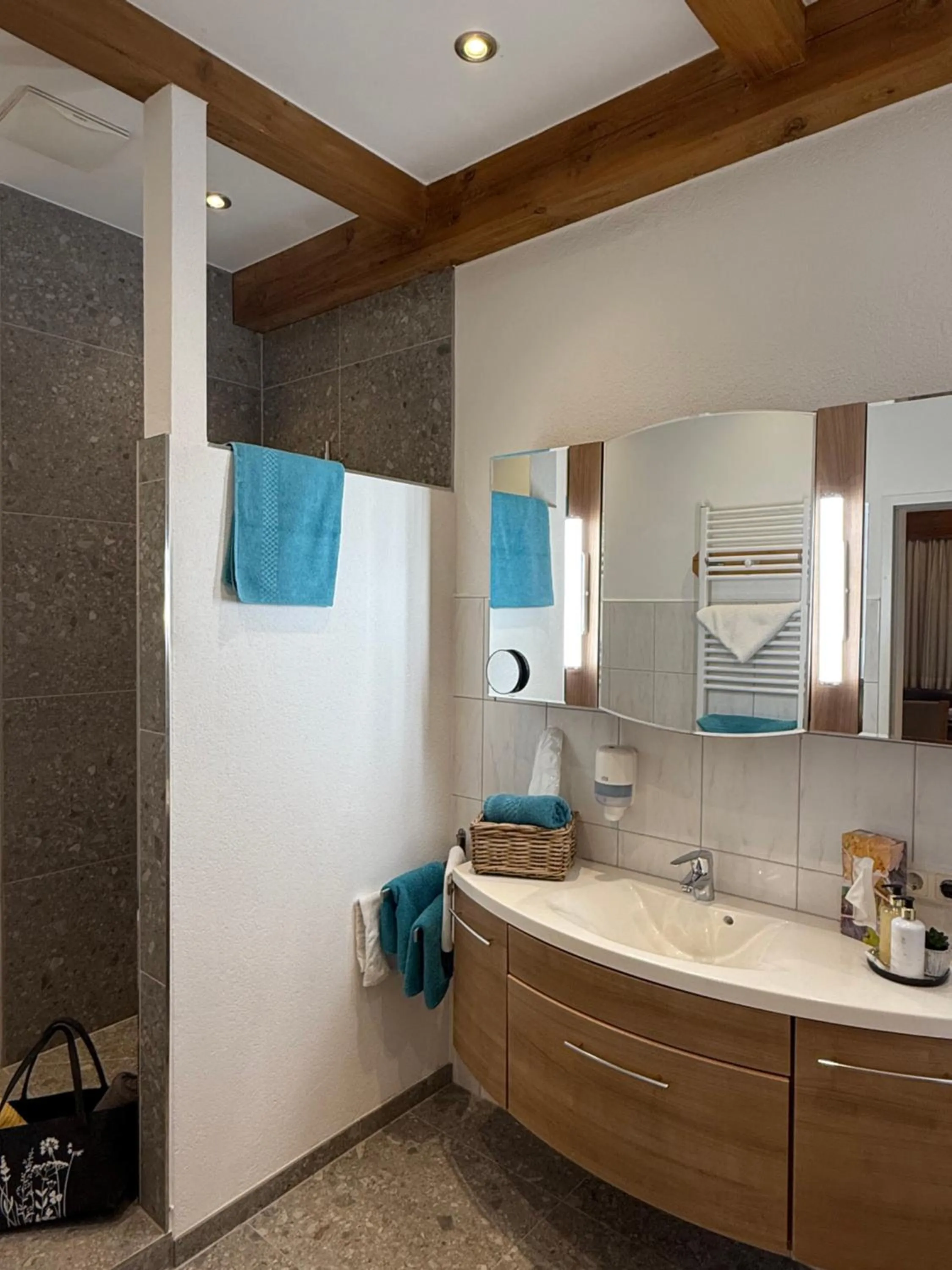 Bathroom in Restaurant Appartements Almdiele