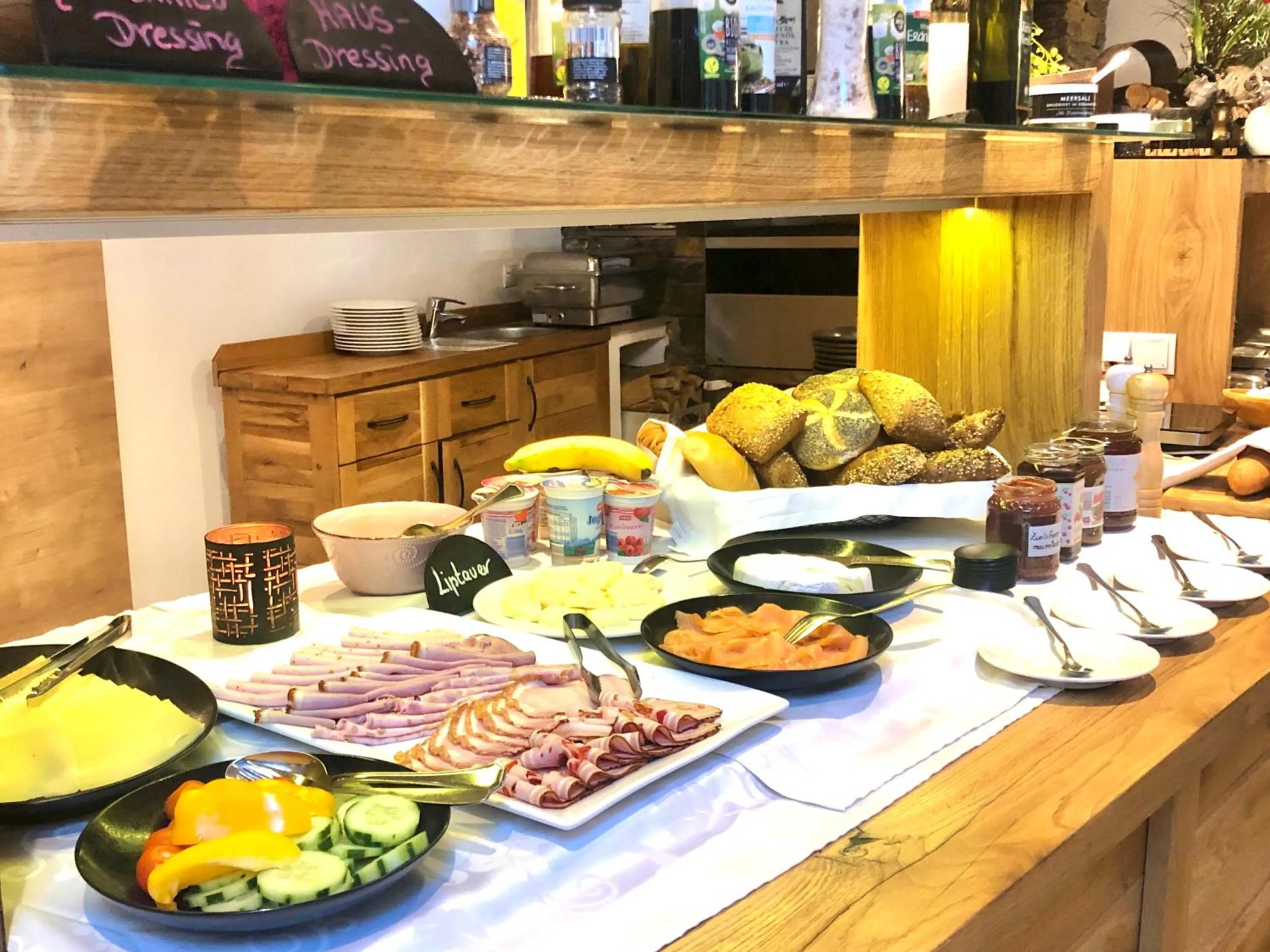 Buffet breakfast in Restaurant Appartements Almdiele