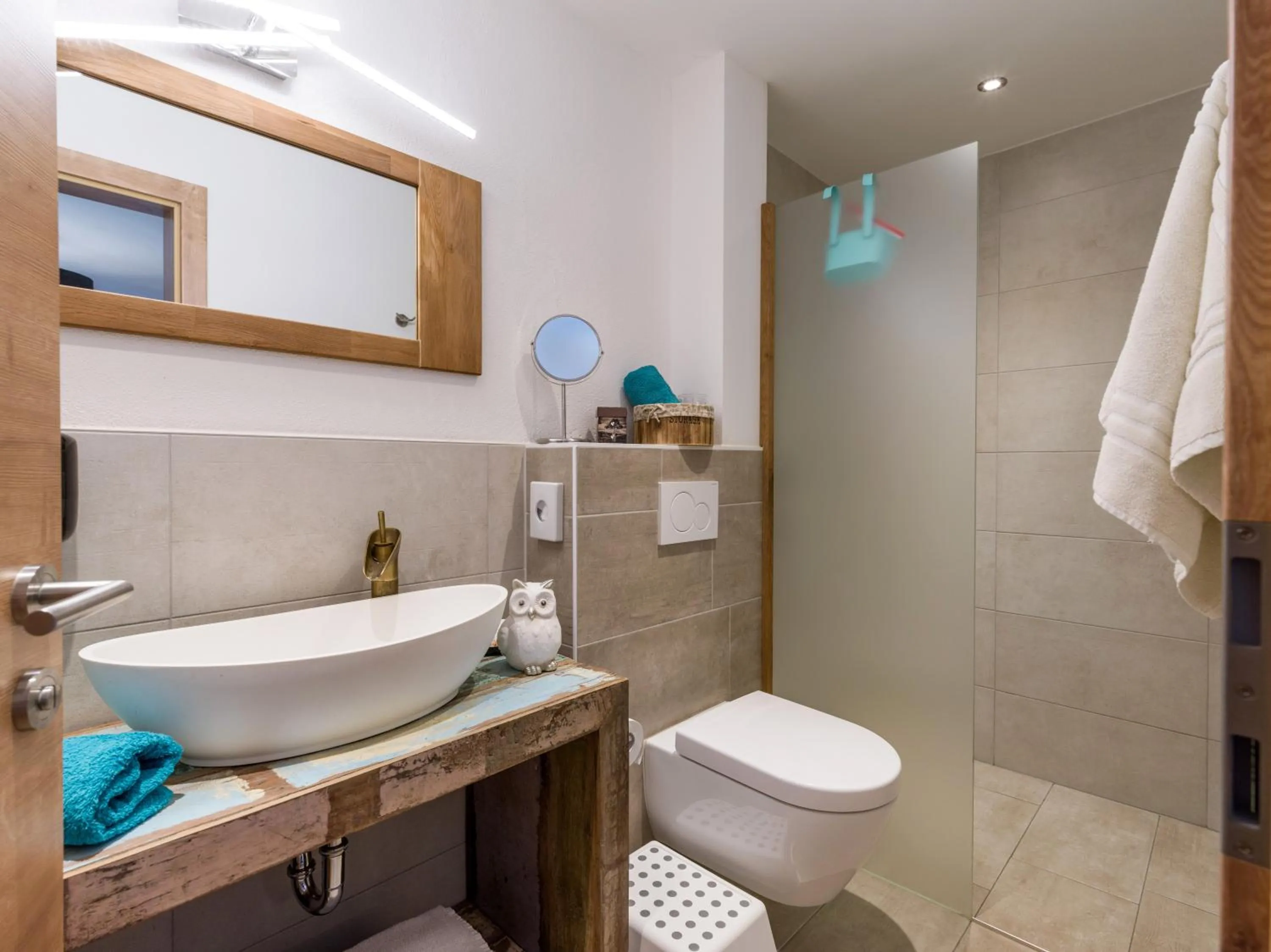 Shower in Restaurant Appartements Almdiele