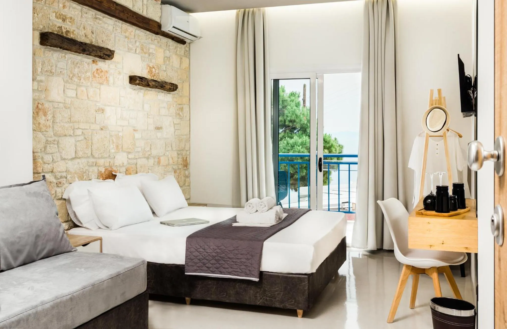 Photo of the whole room in Vrachos Lofts