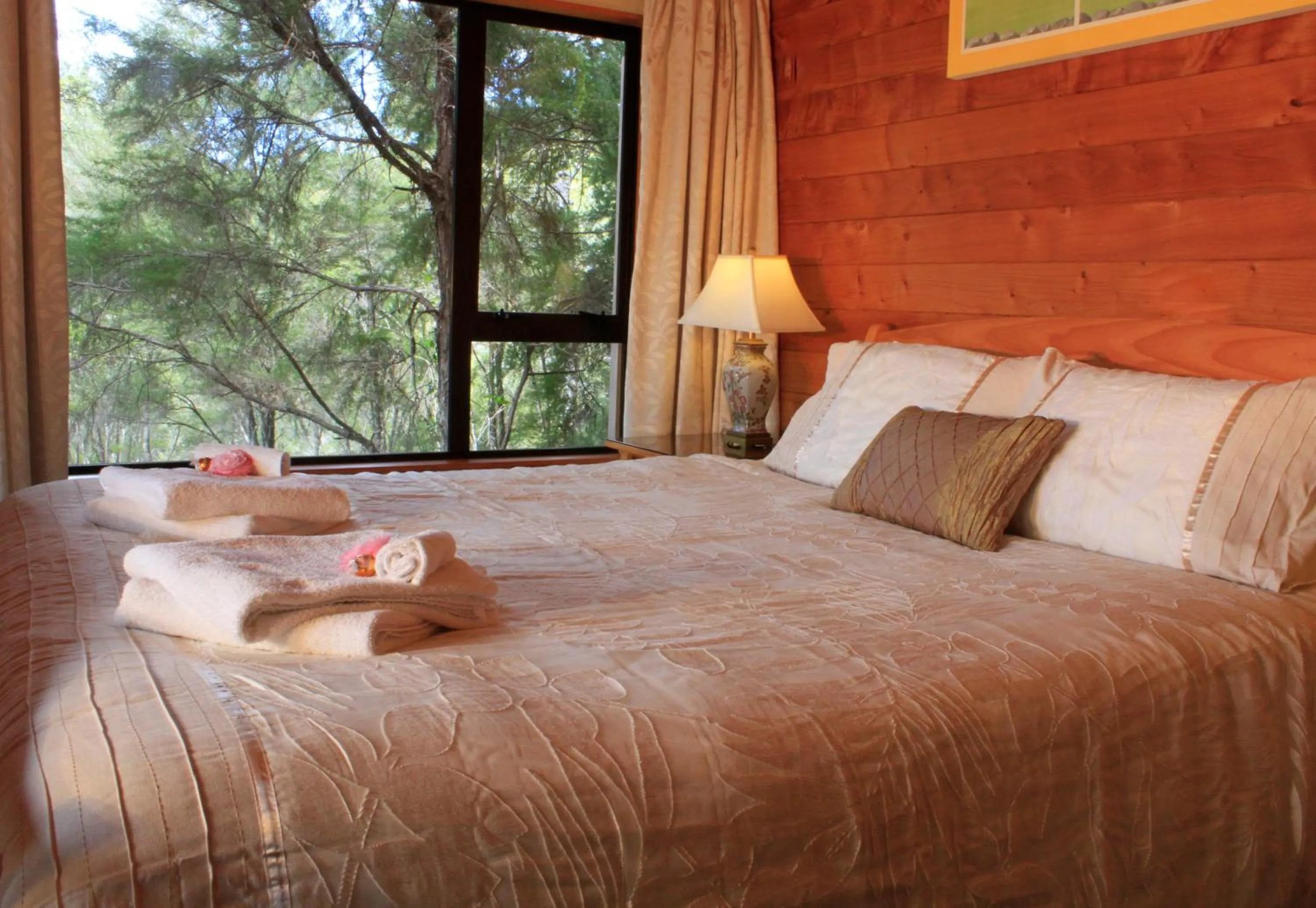 Bed in Kimi Ora Eco Resort