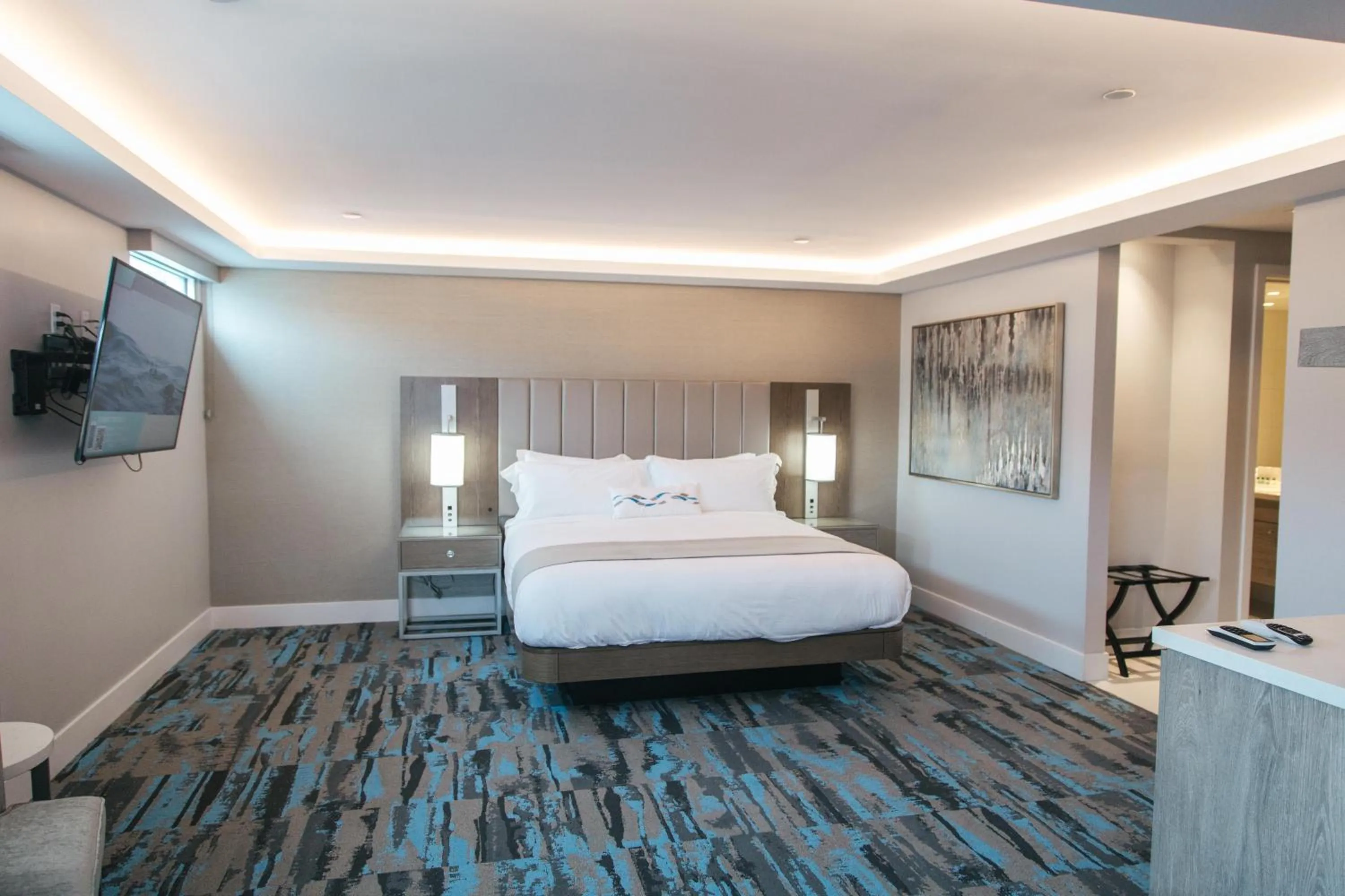 Bed in H2O Hermosa Beach Hotel