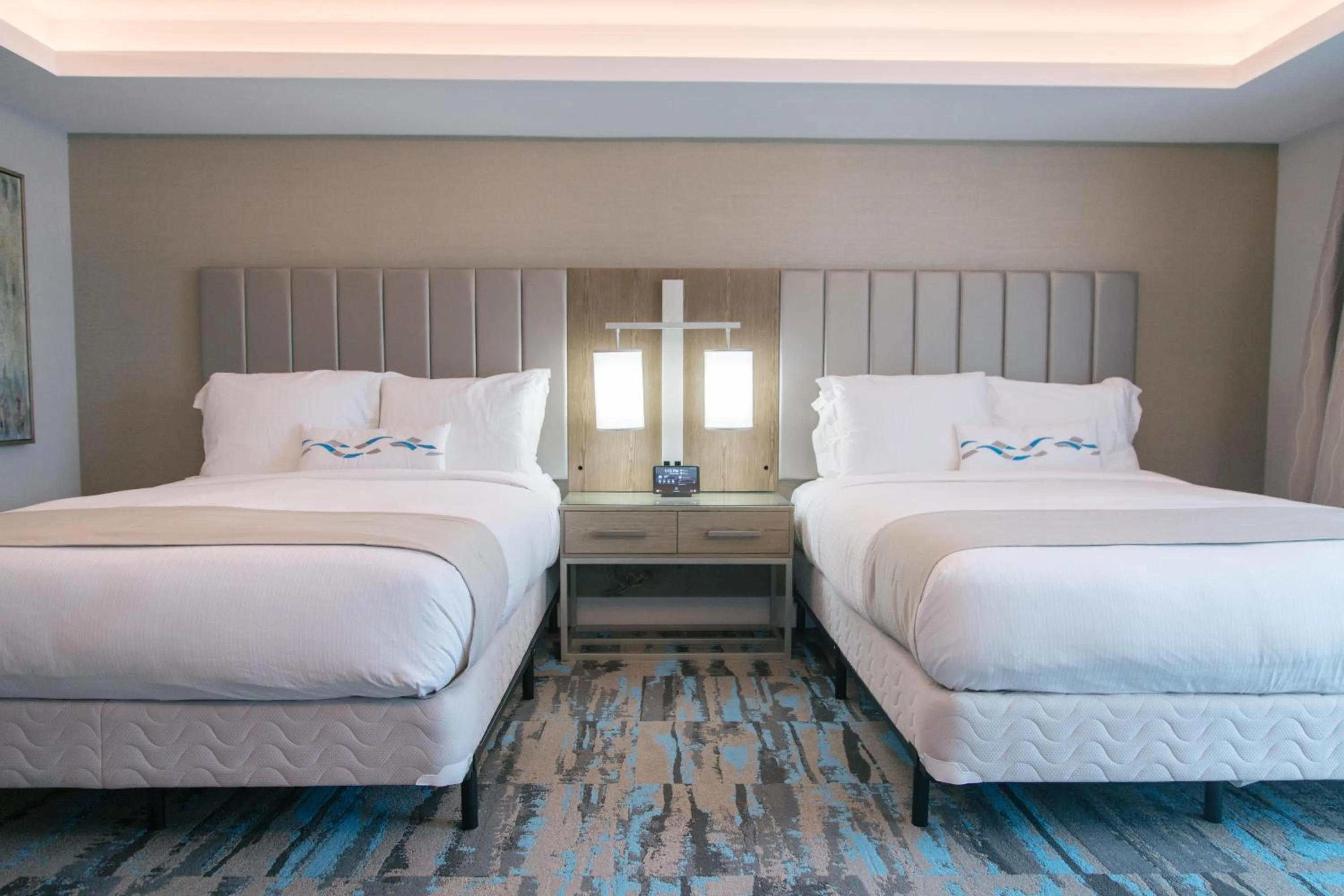 Bed in H2O Hermosa Beach Hotel