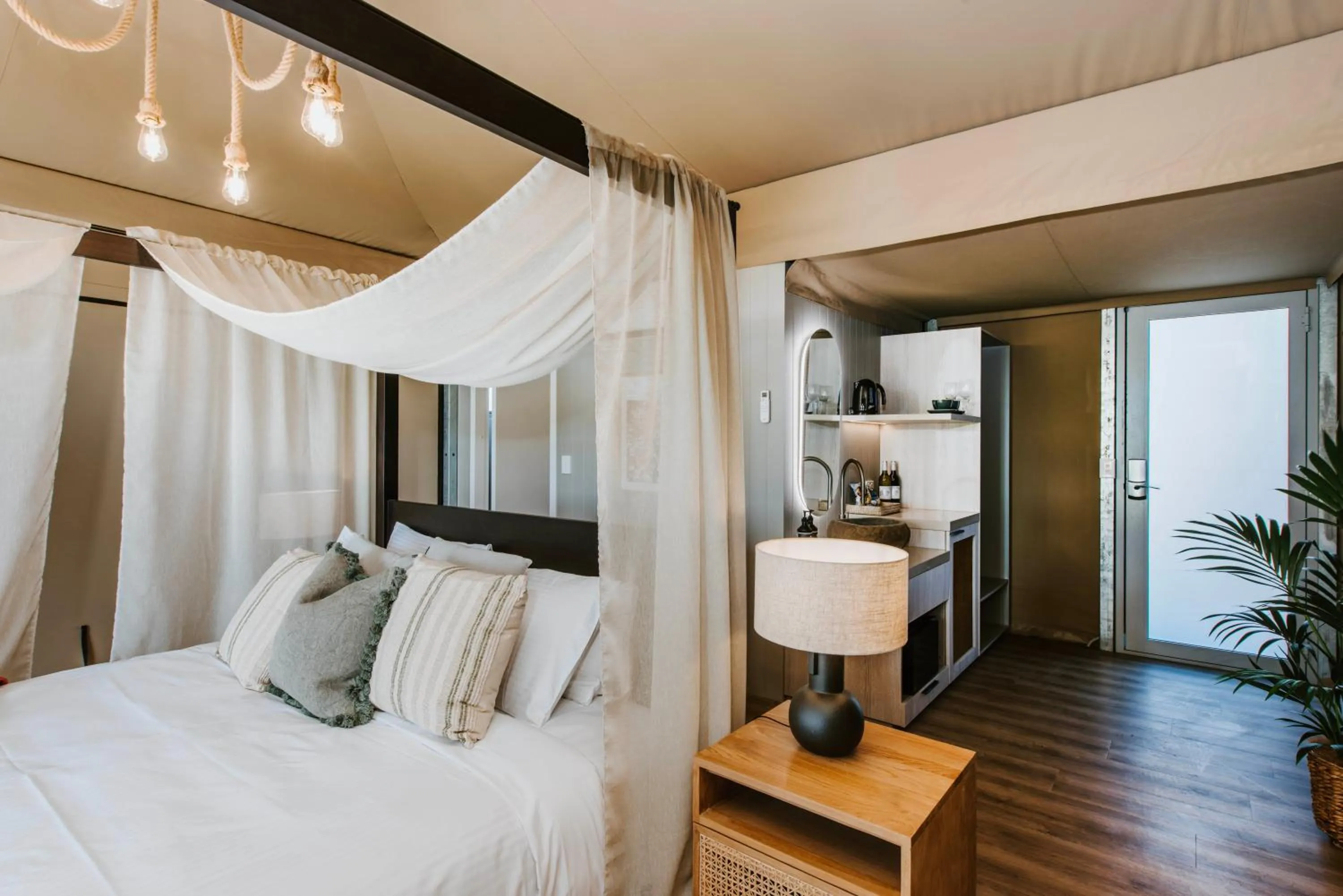 Photo of the whole room, Bed in Parklands Resort Mudgee