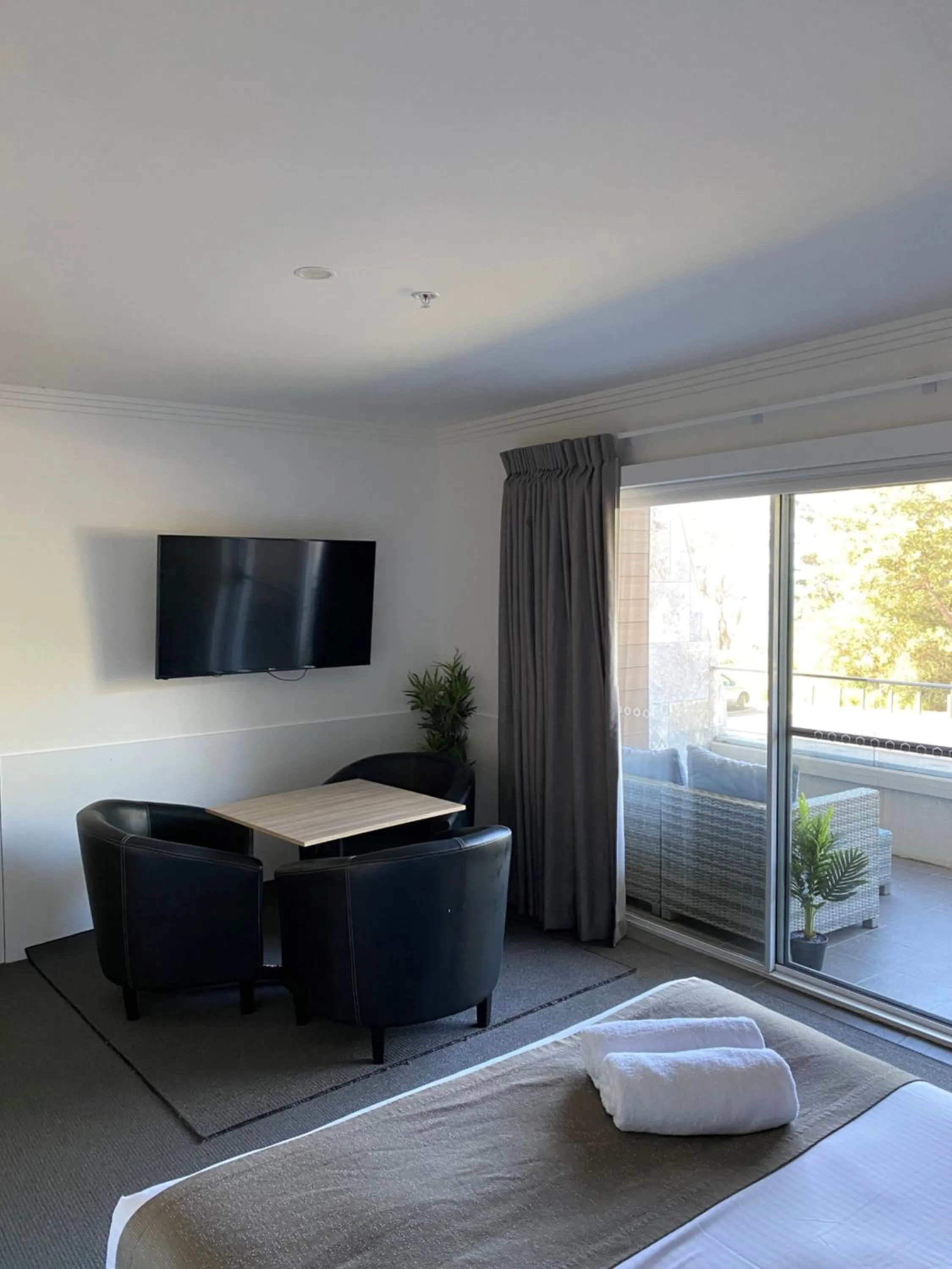 Bed in Huskisson Beach Motel