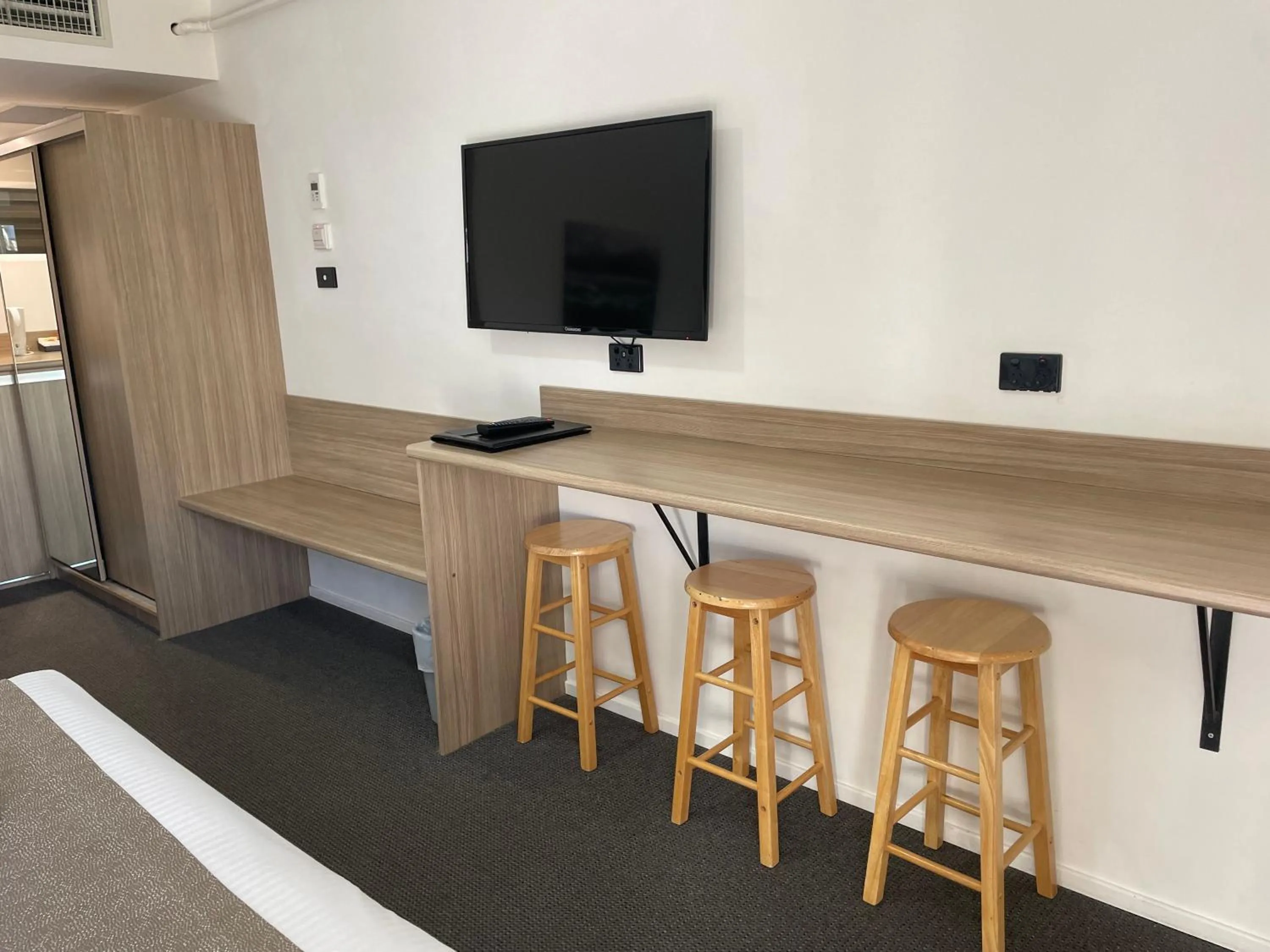 TV and multimedia in Huskisson Beach Motel