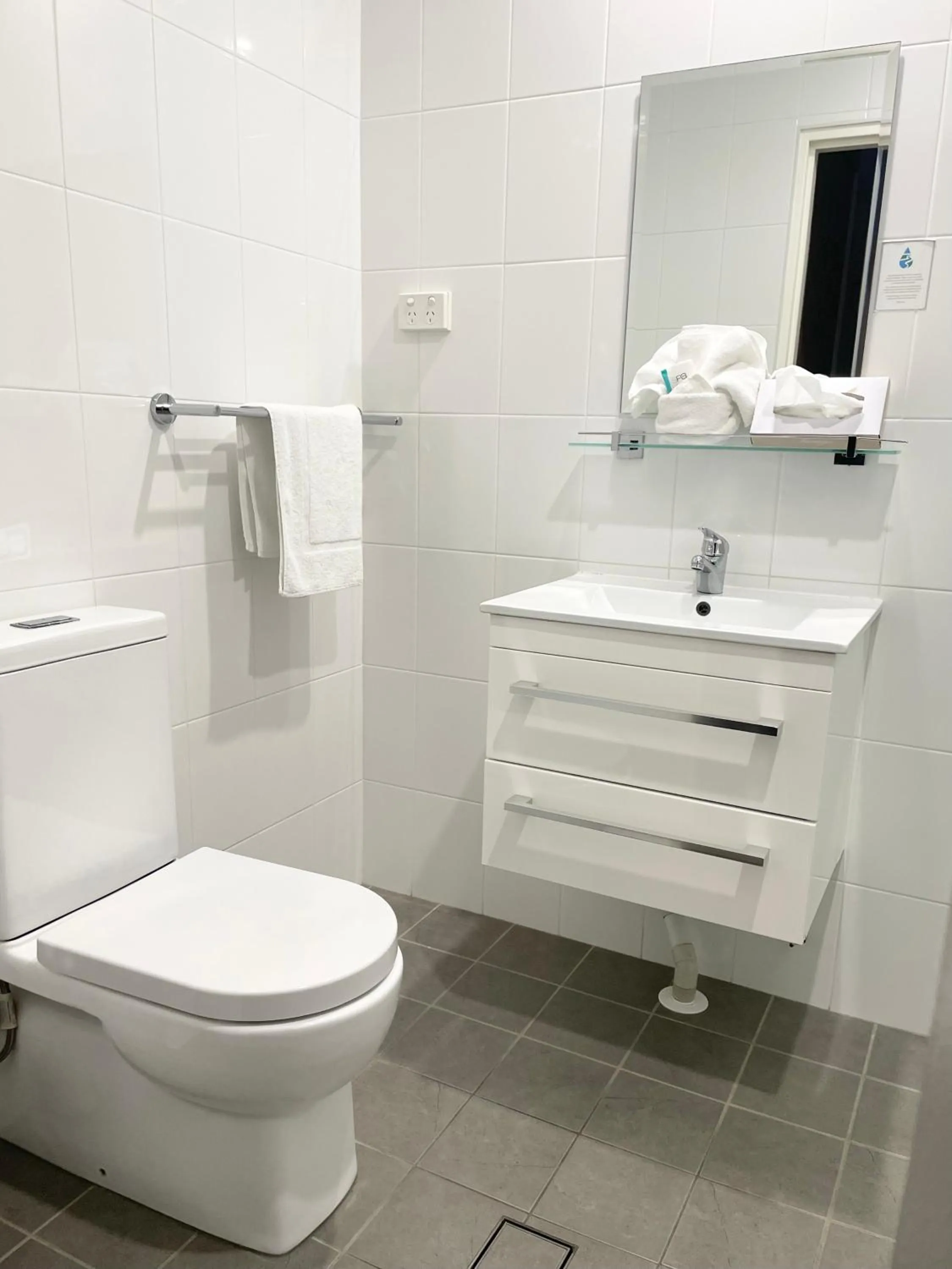 Toilet in Huskisson Beach Motel