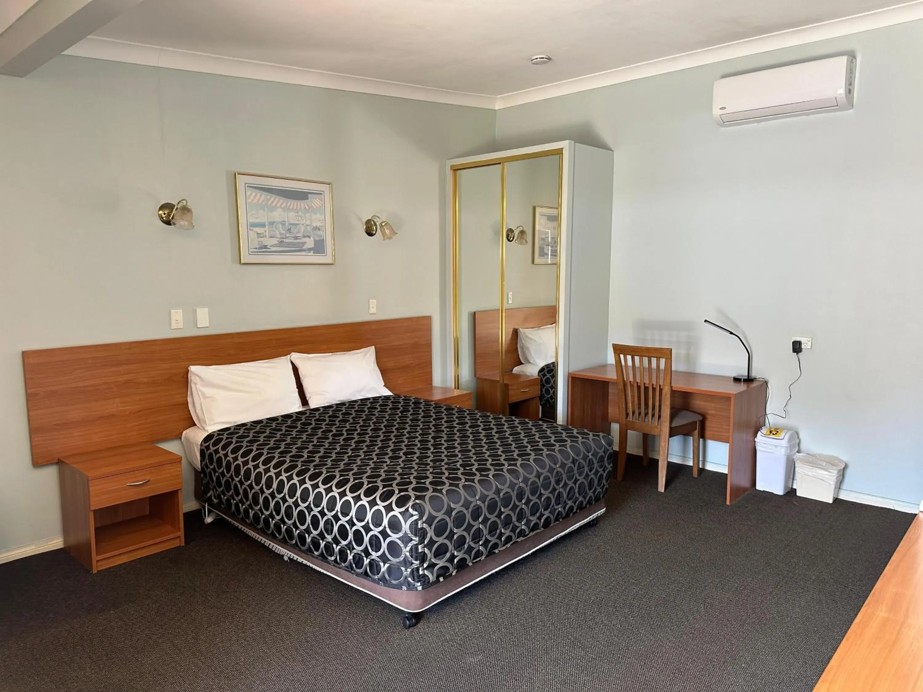 Queen Room in Colonial Motor Lodge Scone Queen Room in Colonial Motor Lodge Scone