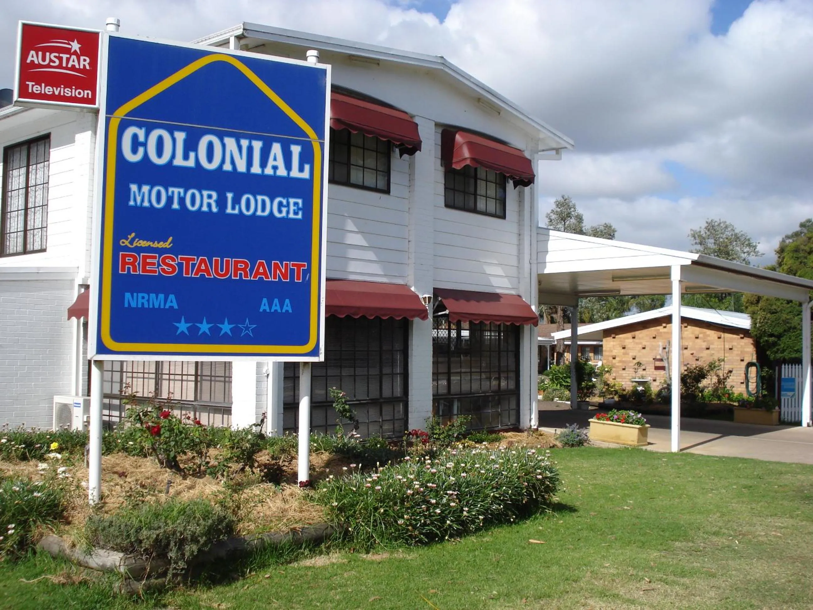 Facade/entrance in Colonial Motor Lodge Scone