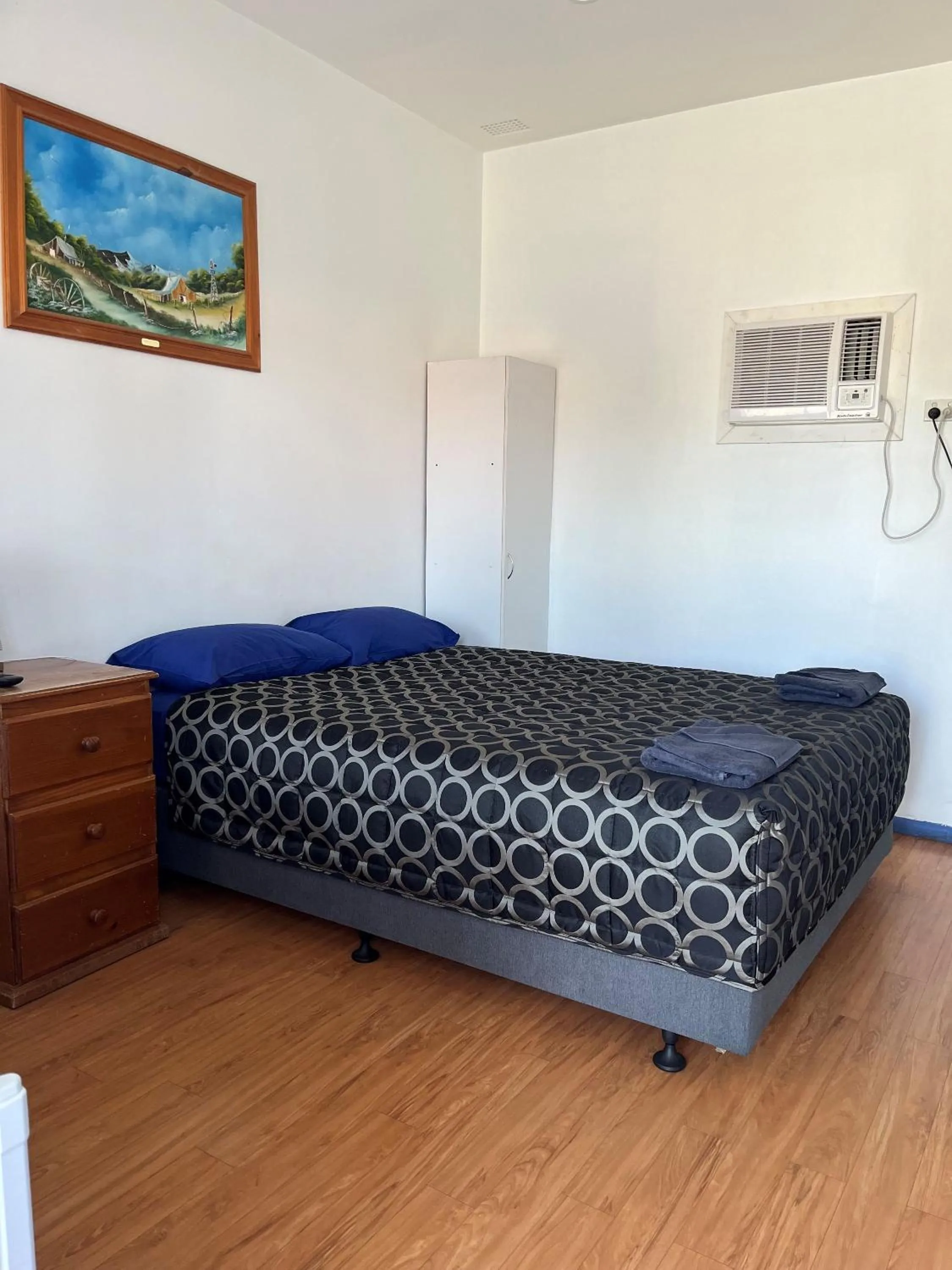 Bed in Coonamble Motel