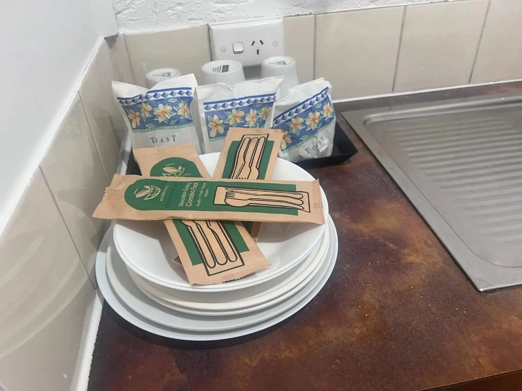 Deluxe Queen Room - single occupancy in Coonamble Motel Deluxe Queen Room - single occupancy in Coonamble Motel