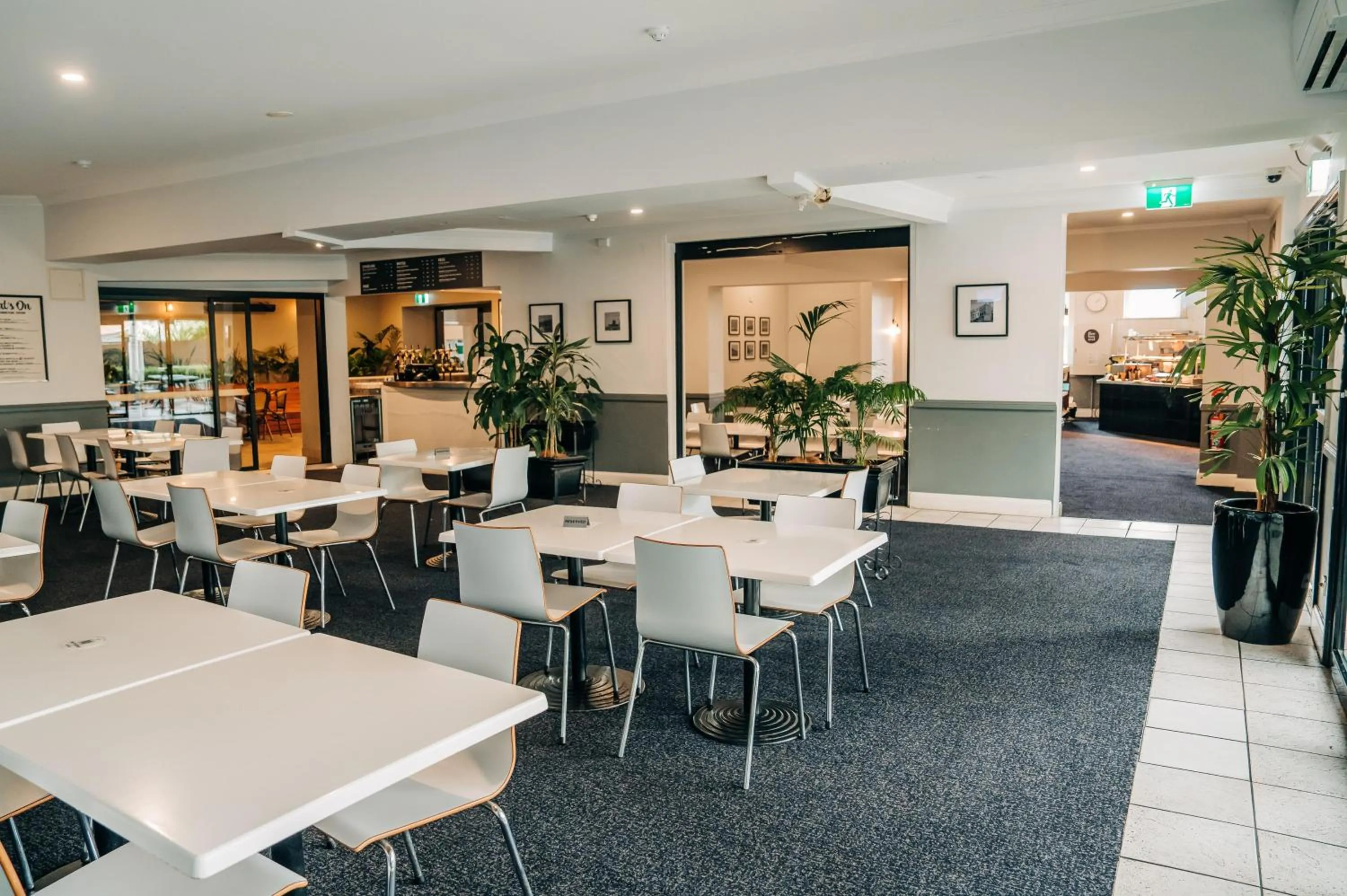 Restaurant/places to eat in The Sunnyside Tavern, Broadmeadow