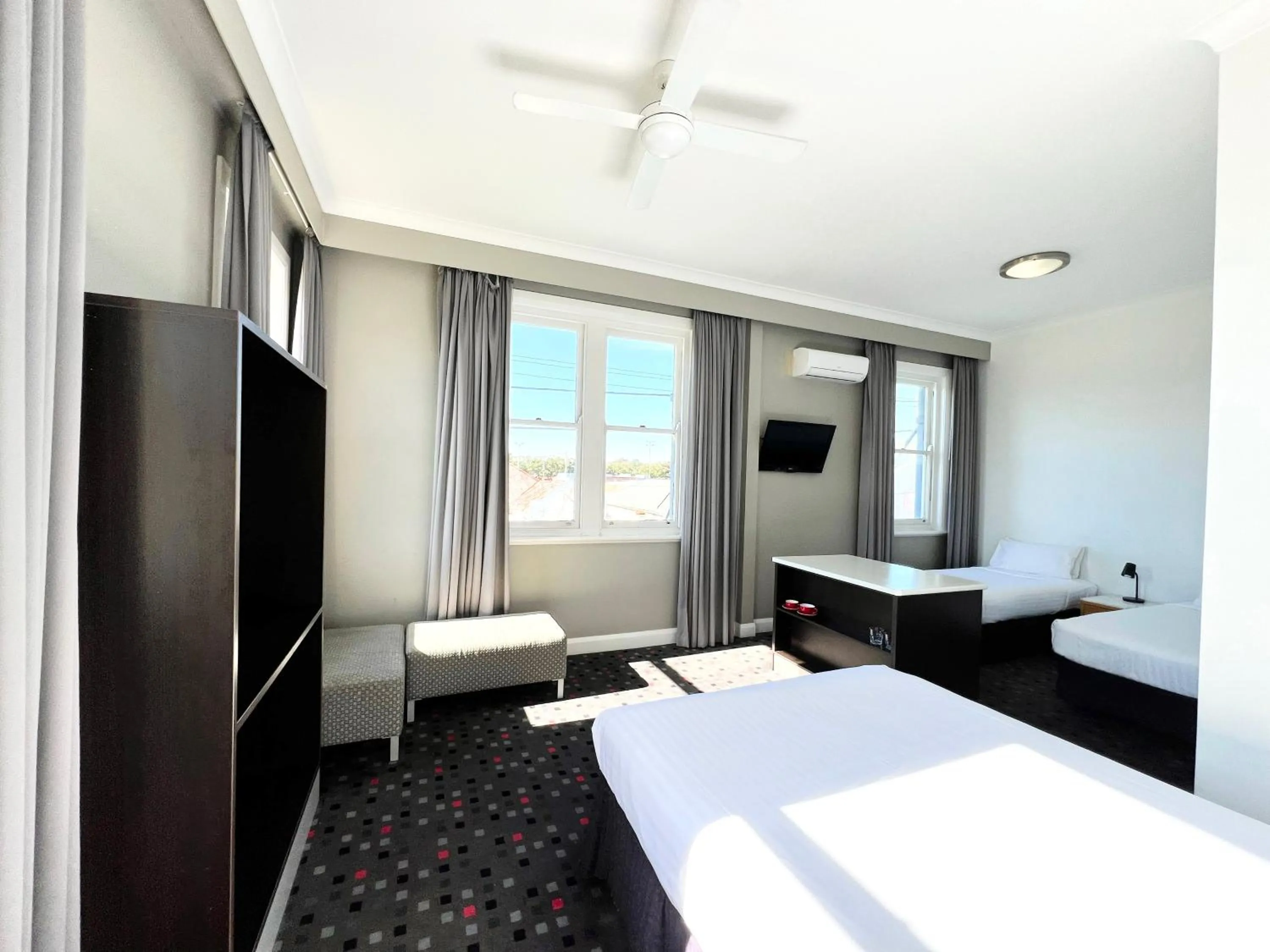 Bed in The Sunnyside Tavern, Broadmeadow