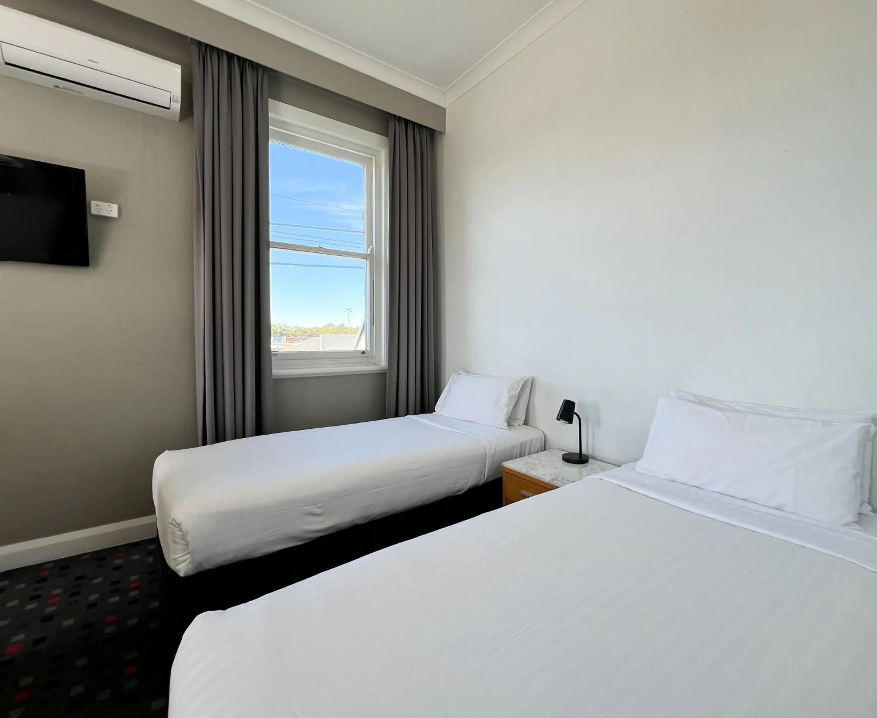 Bed in The Sunnyside Tavern, Broadmeadow