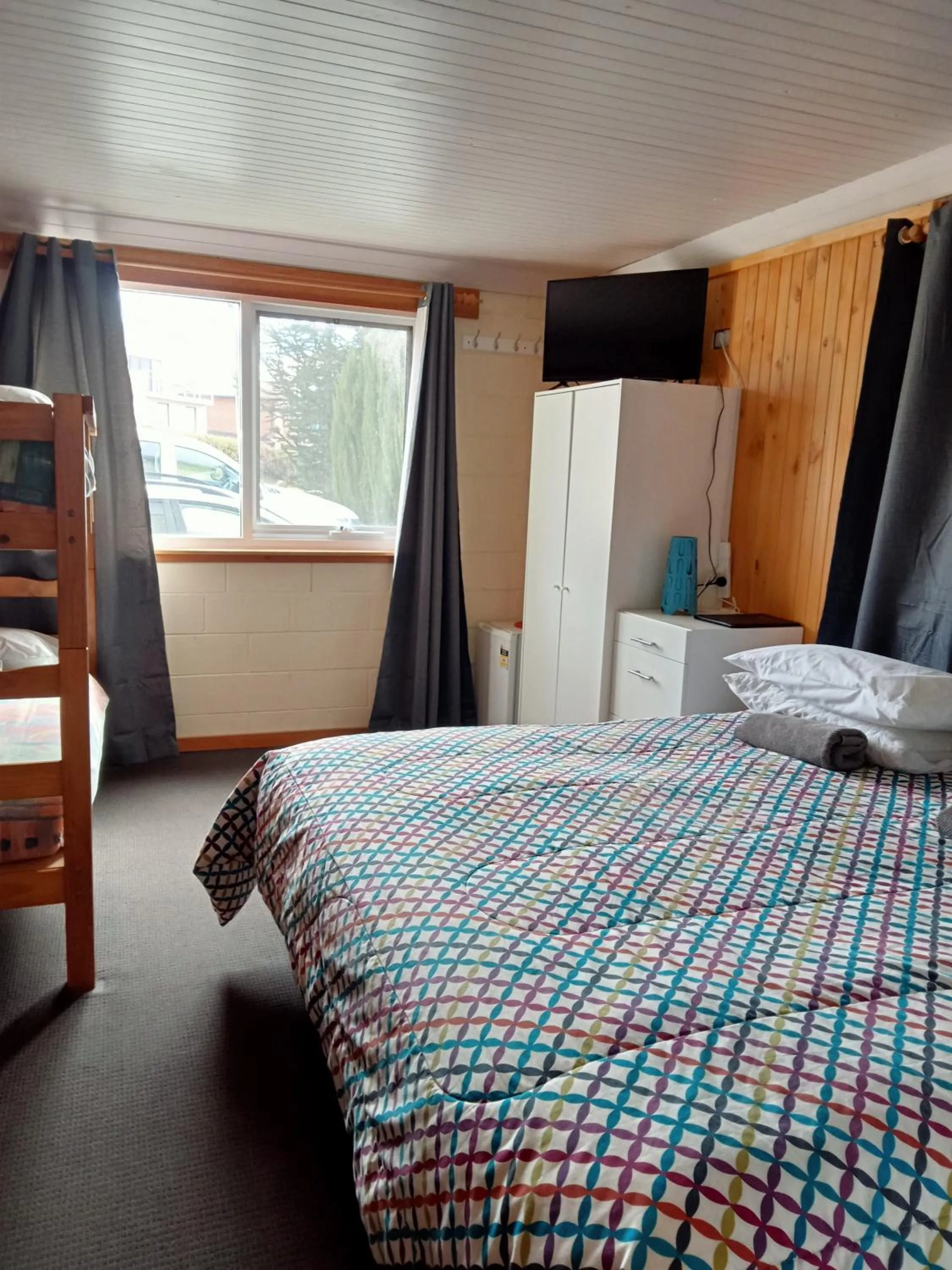Photo of the whole room, Bed in Chalet Jindabyne