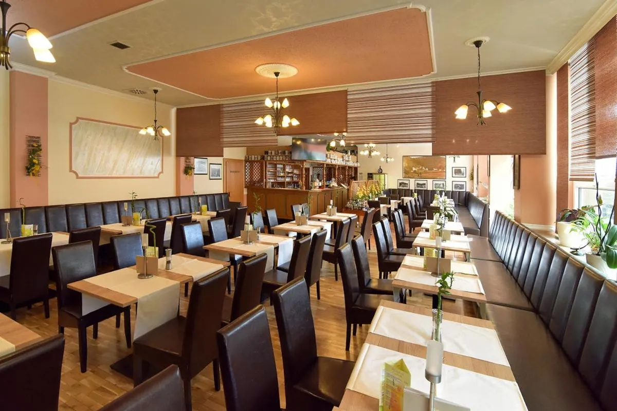 Restaurant/places to eat in Hotel Am Schlossberg