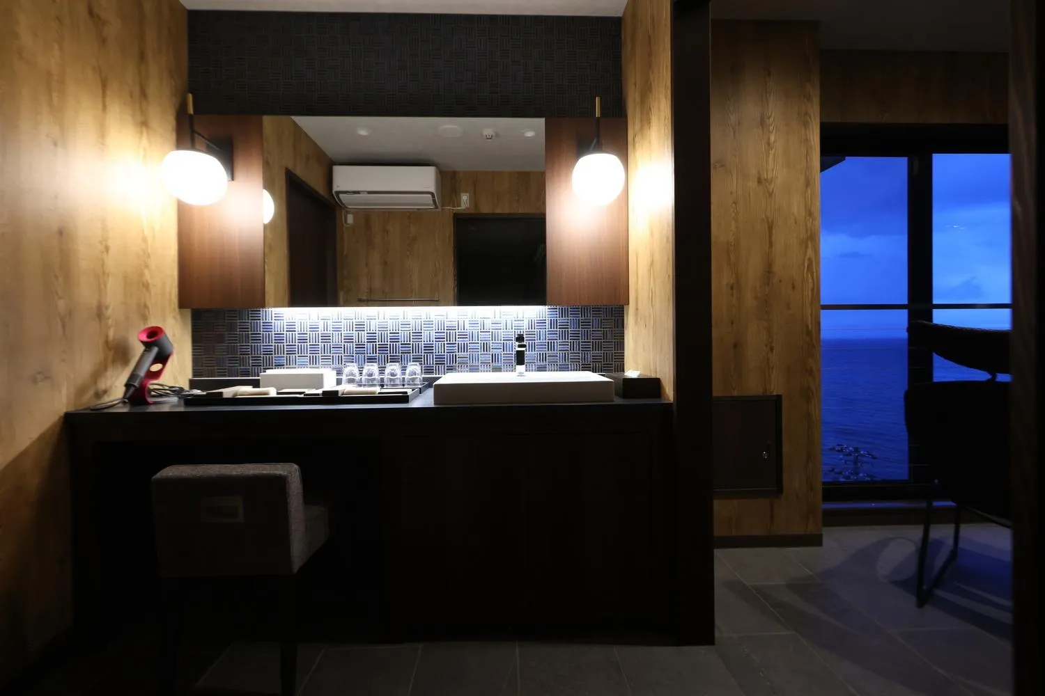 Photo of the whole room in Umiakari