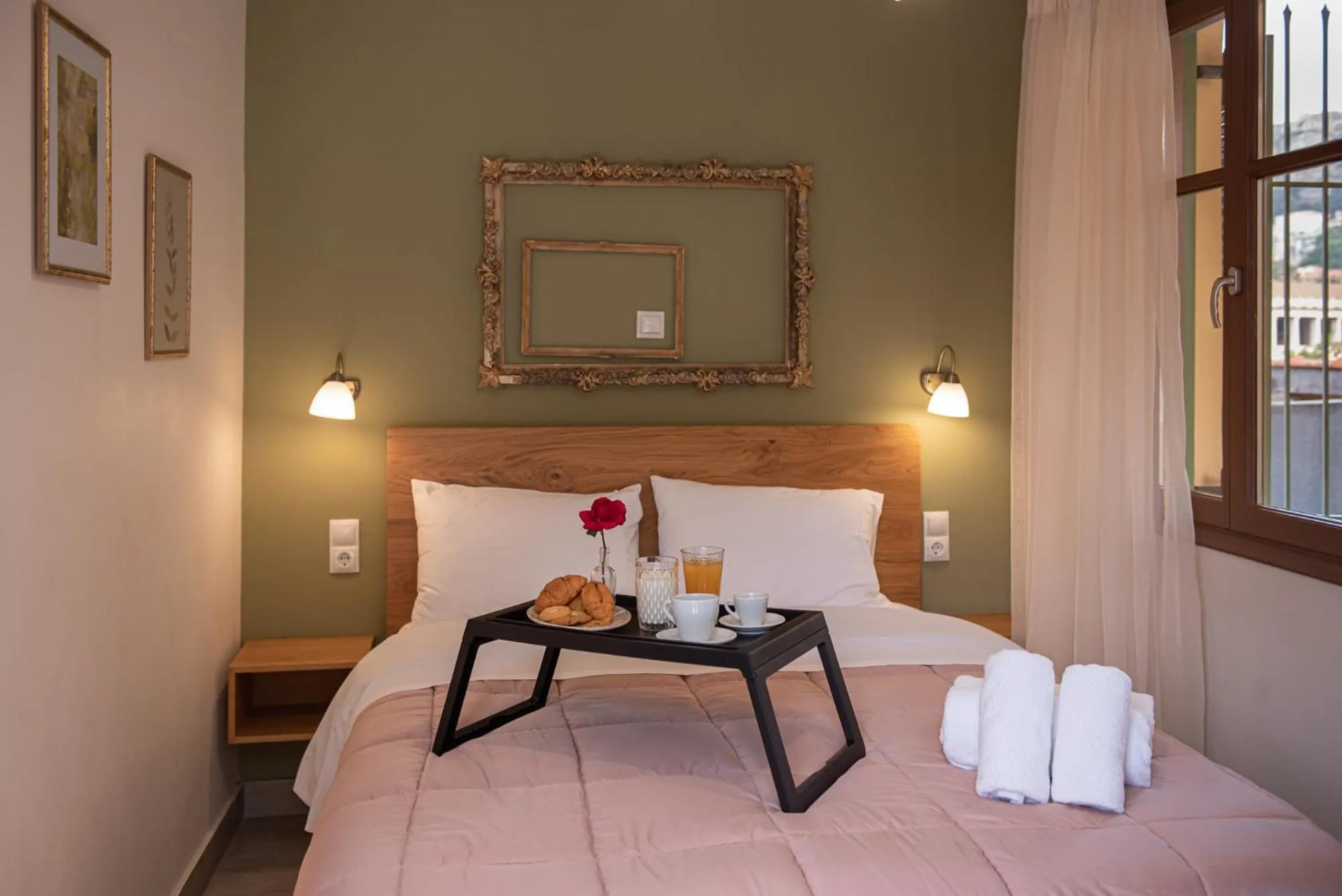 Bed in Beautiful City Suites