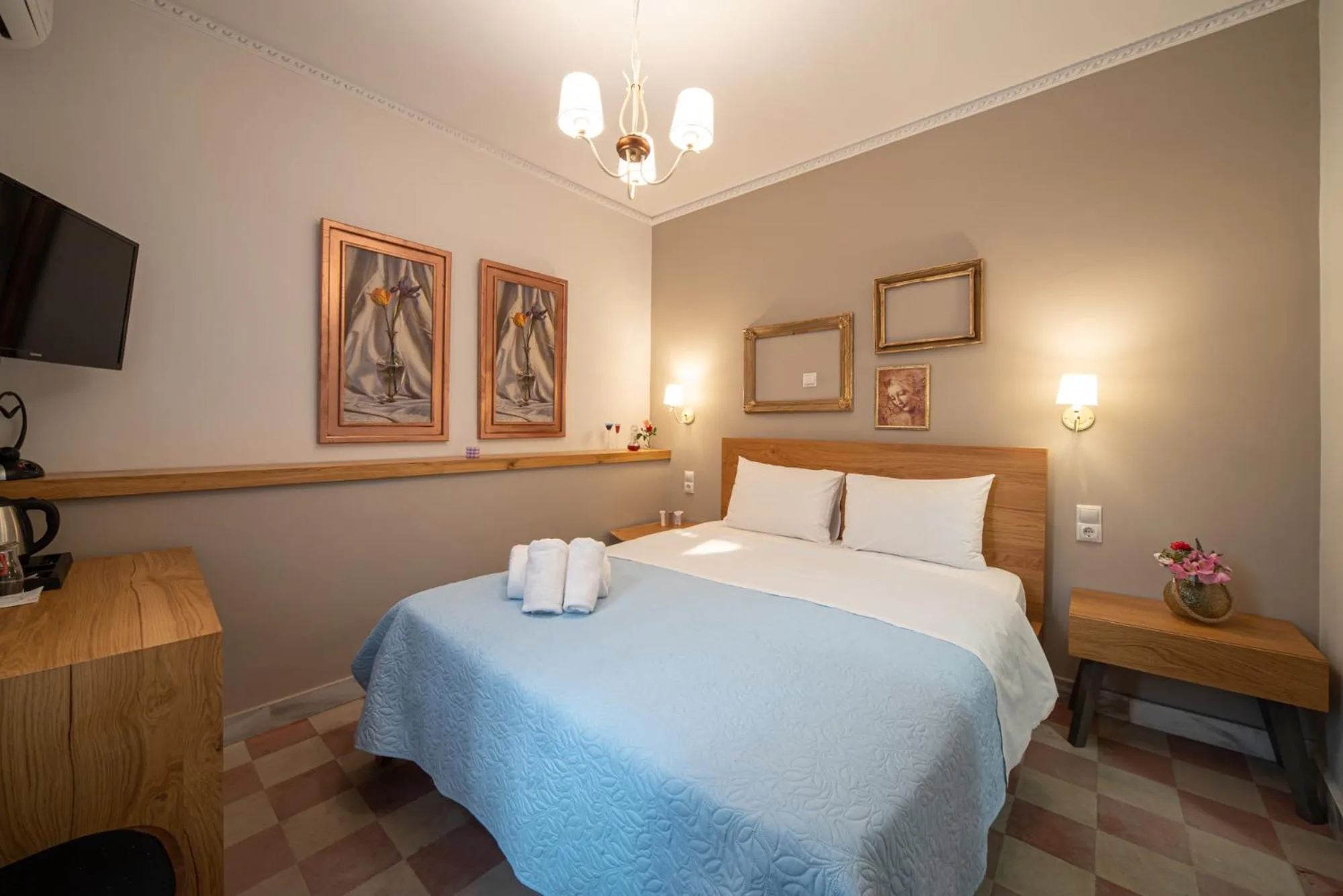 Bed in Beautiful City Suites