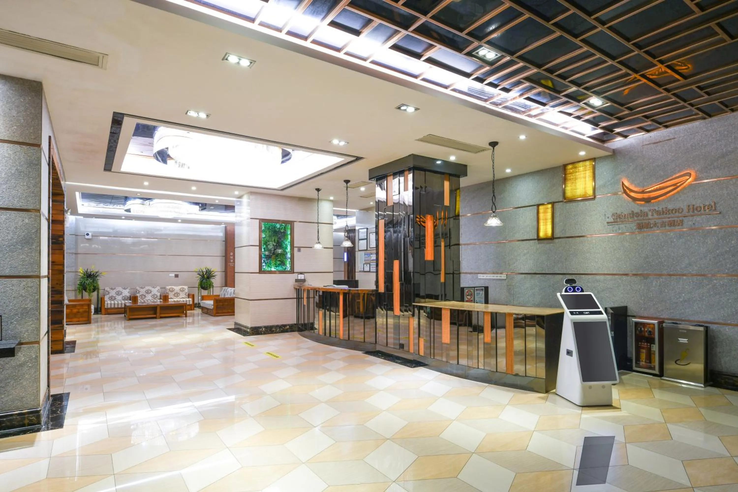 Lobby/Reception in Gondola Hotel