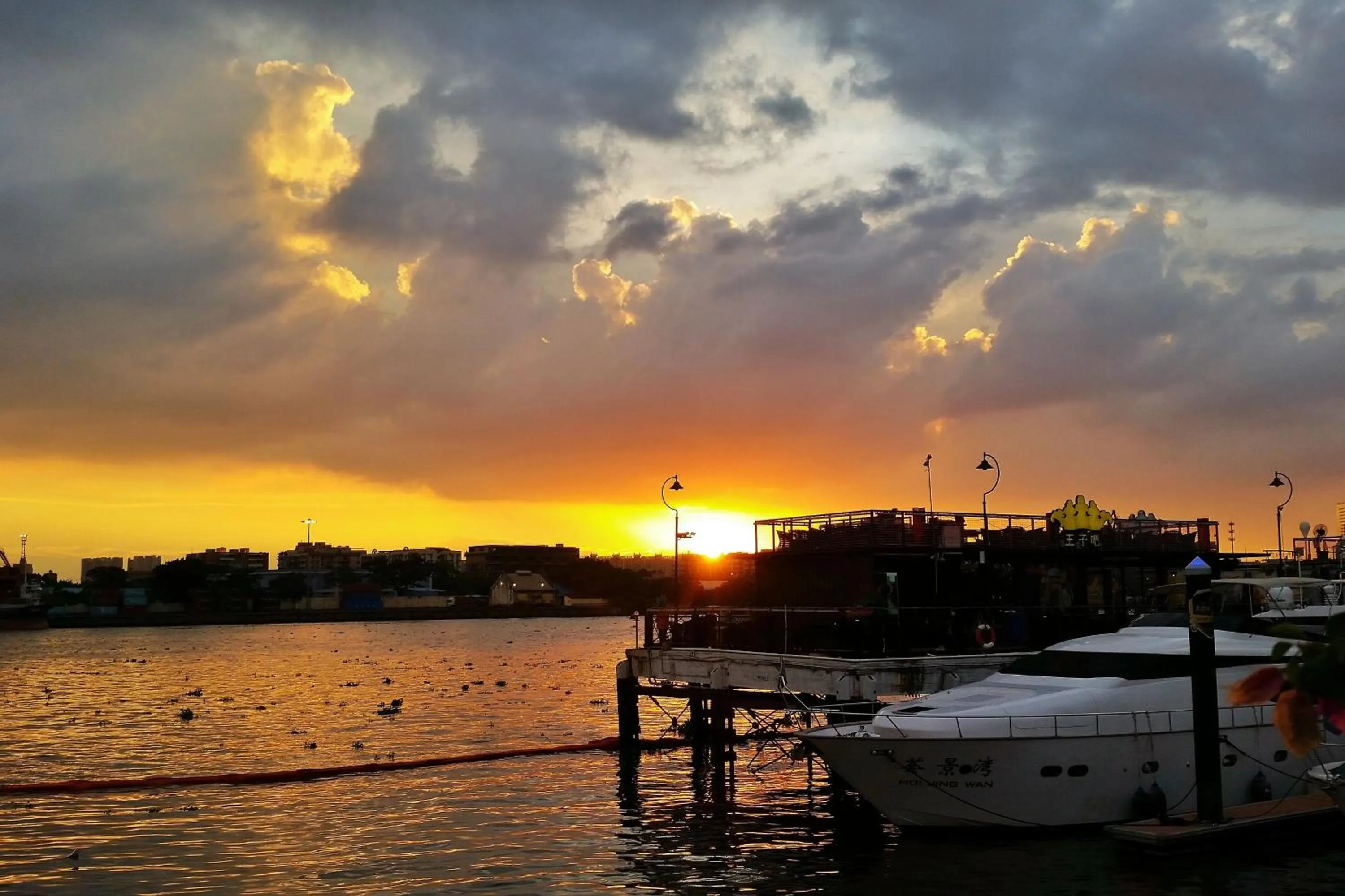 Sunrise/Sunset in Gondola Hotel