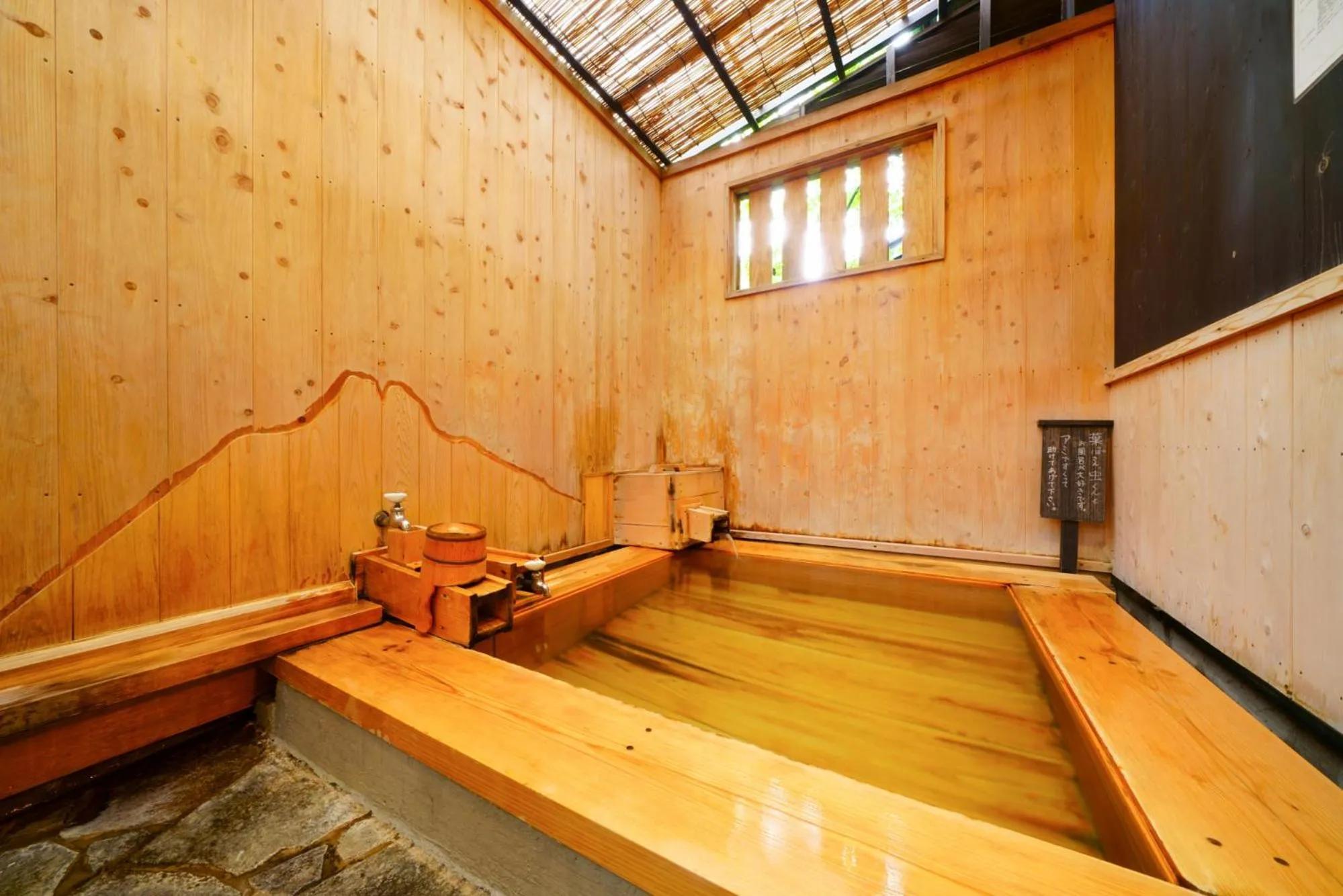 Open Air Bath in Yurari Rokumyo