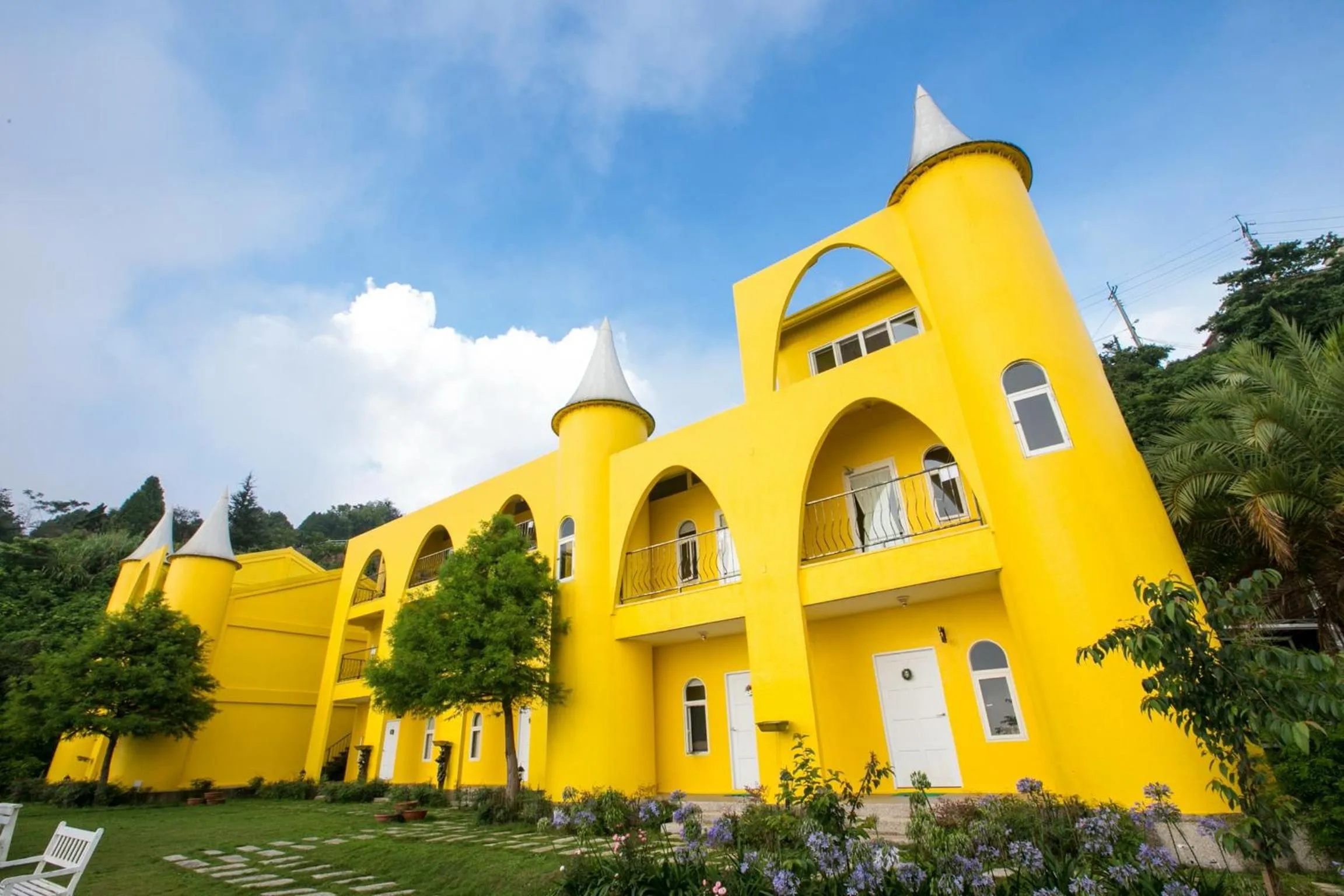 Property building in Cingjing Brilliant Twins of Seattle