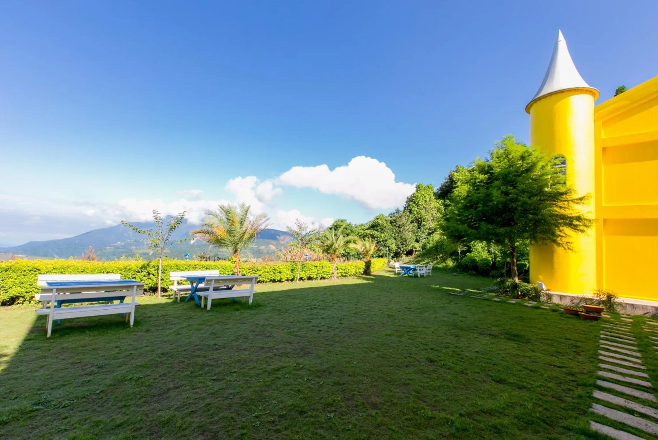 Area and facilities in Cingjing Brilliant Twins of Seattle