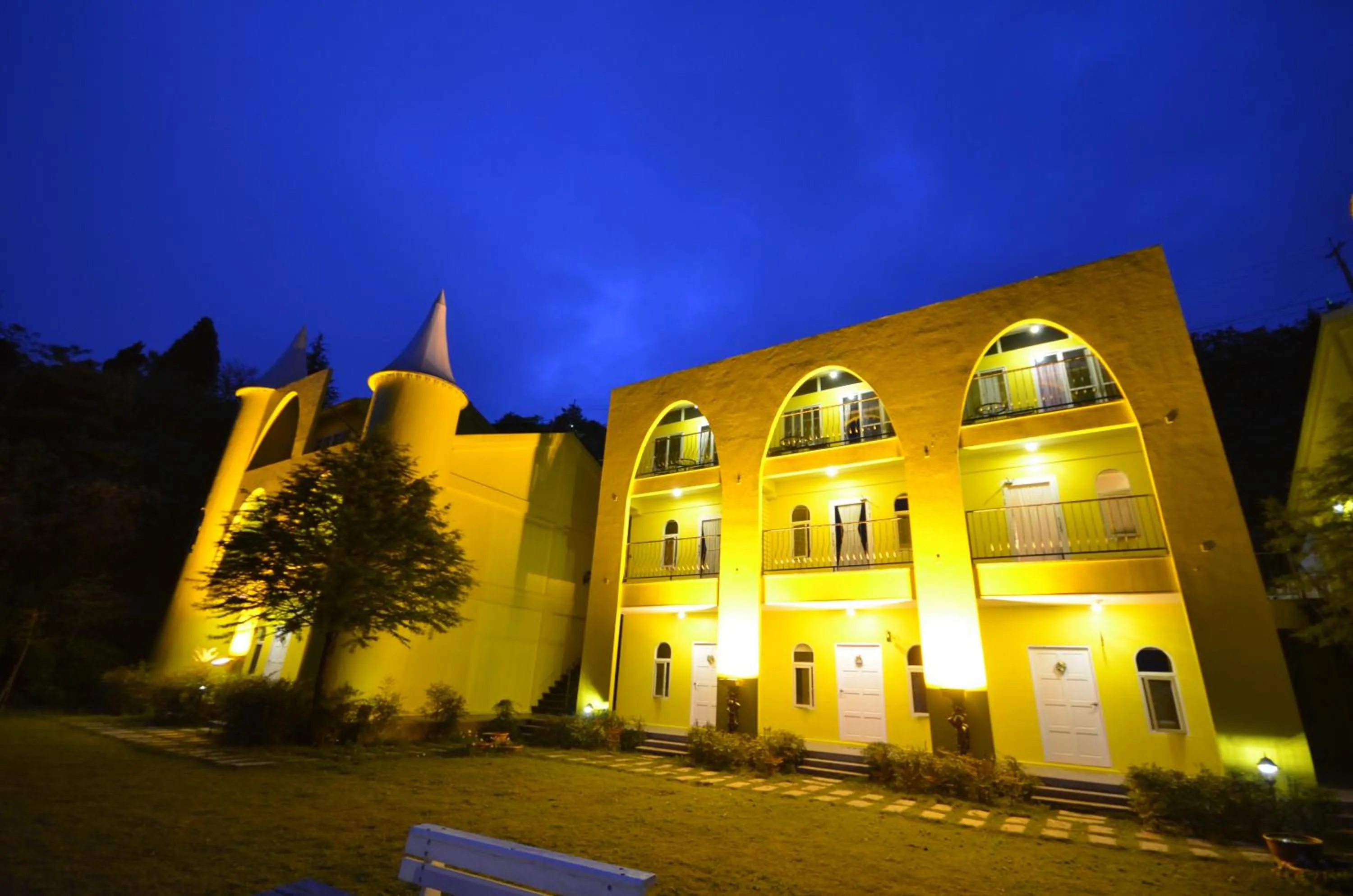 Property building in Cingjing Brilliant Twins of Seattle