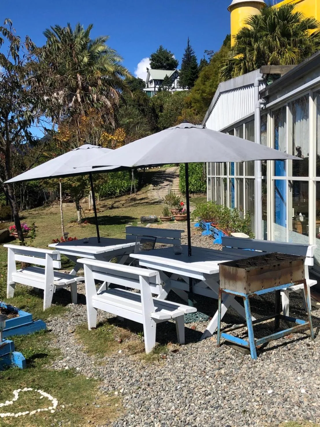 Patio in Cingjing Brilliant Twins of Seattle