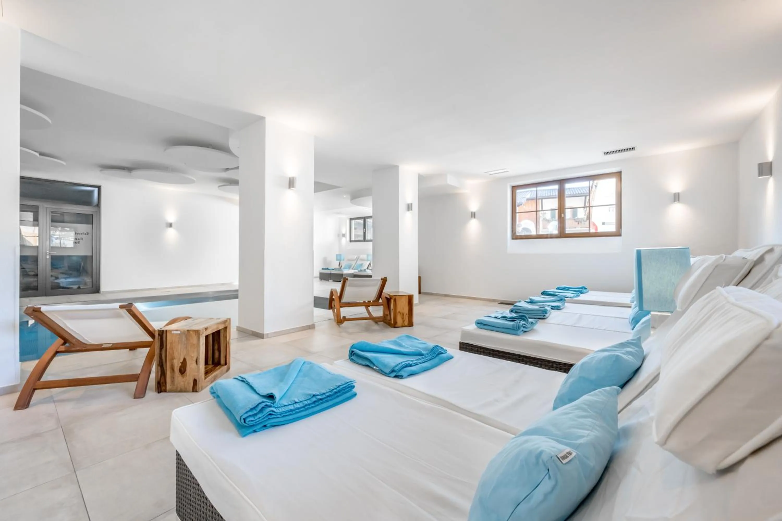 Swimming pool, Bed in Ruhpoldinger Hof - Hotel & Wellness