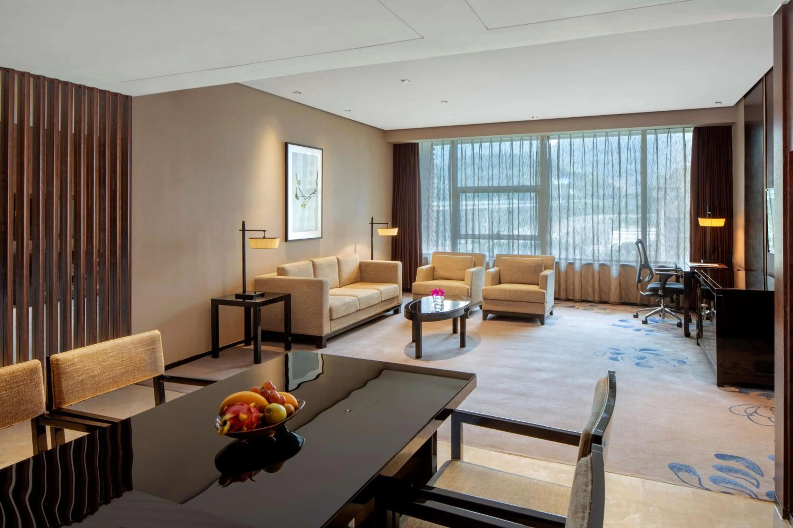 Photo of the whole room, Seating Area in Radisson Blu Hotel Chongqing Sha Ping Ba