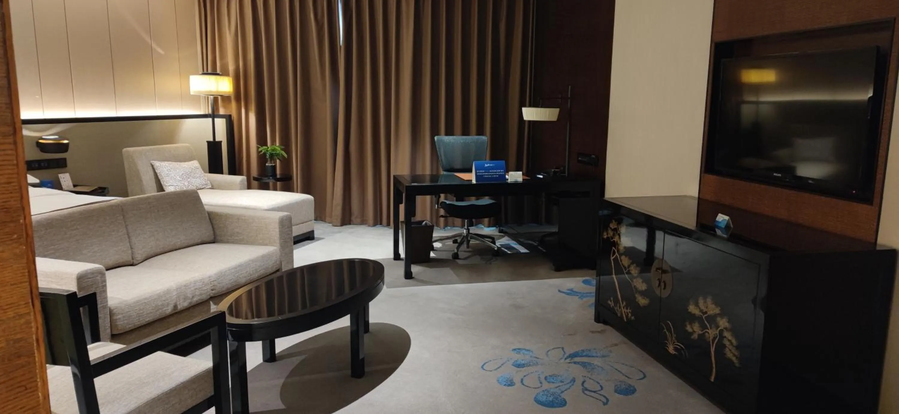 TV/Entertainment Center in Radisson Blu Hotel Chongqing Sha Ping Ba