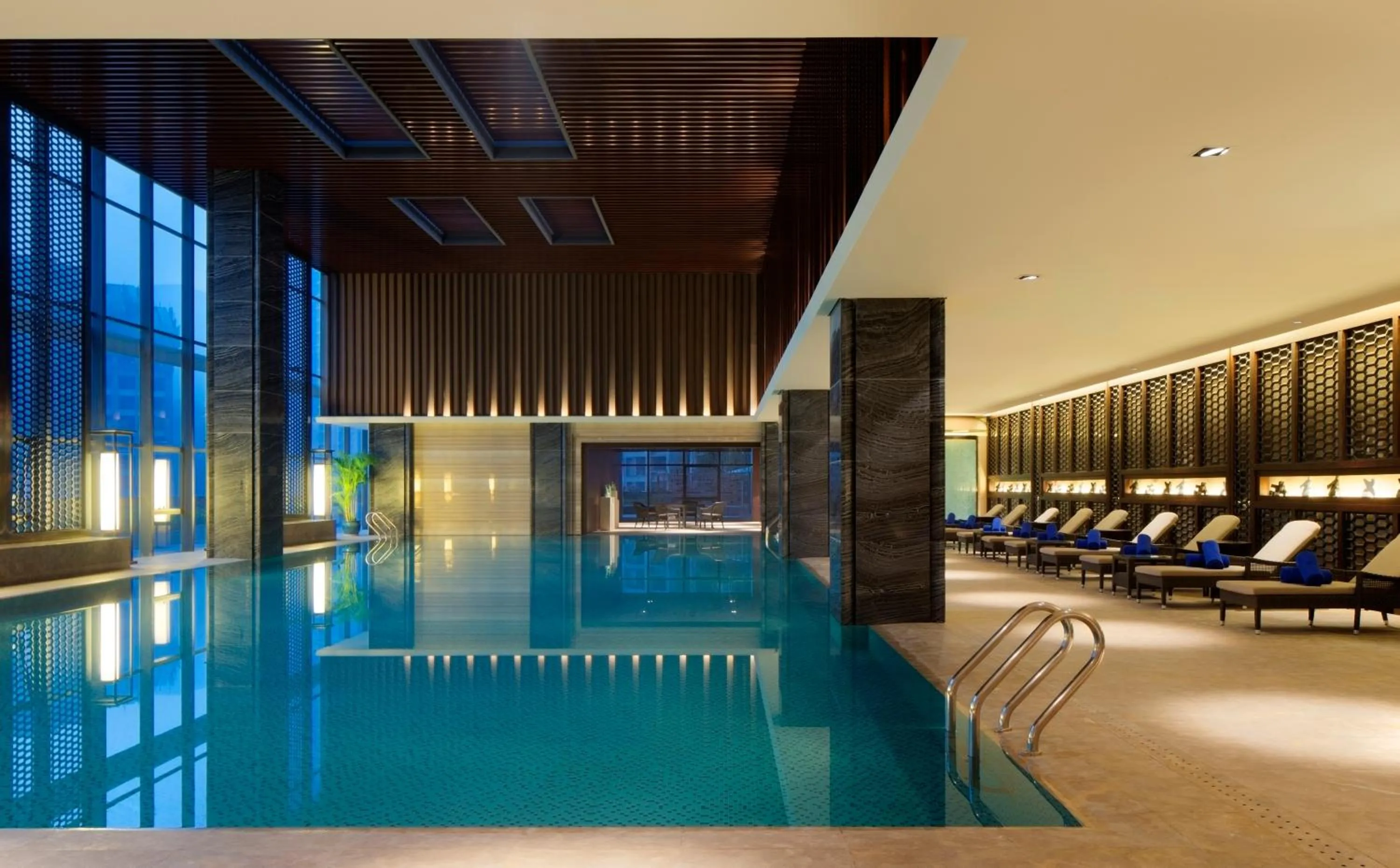 Swimming Pool in Radisson Blu Hotel Chongqing Sha Ping Ba