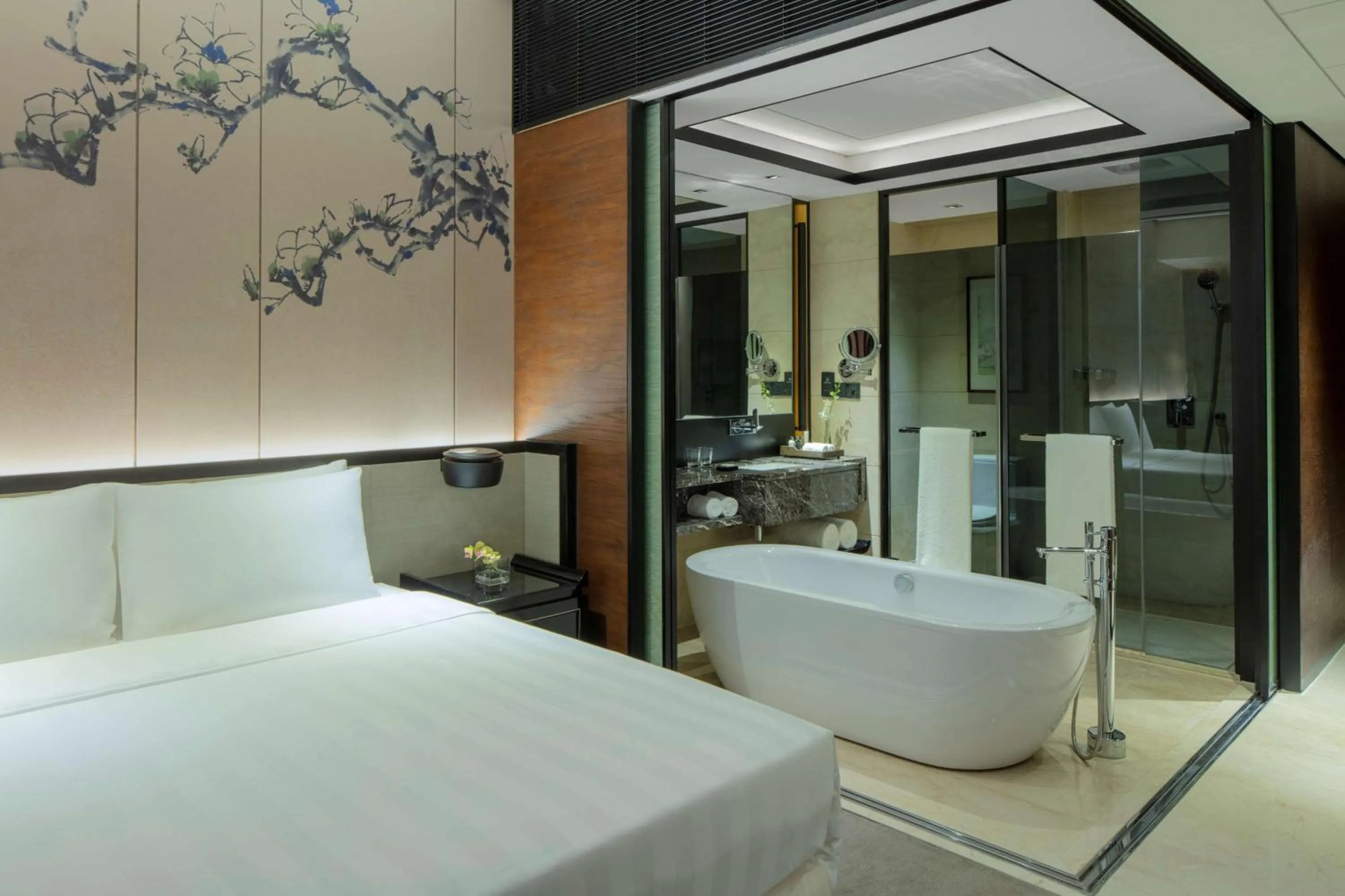 Photo of the whole room, Bathroom in Radisson Blu Hotel Chongqing Sha Ping Ba