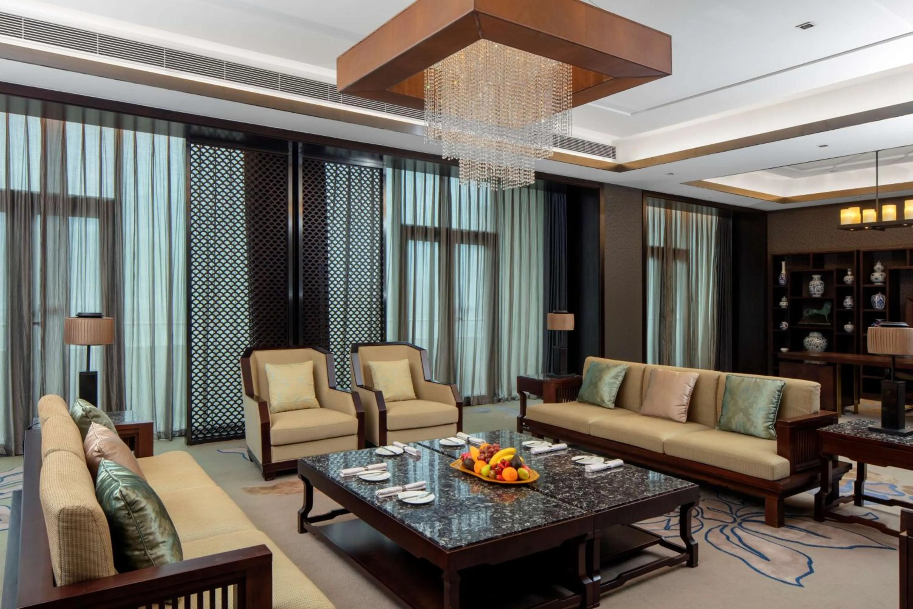 Photo of the whole room, Seating Area in Radisson Blu Hotel Chongqing Sha Ping Ba