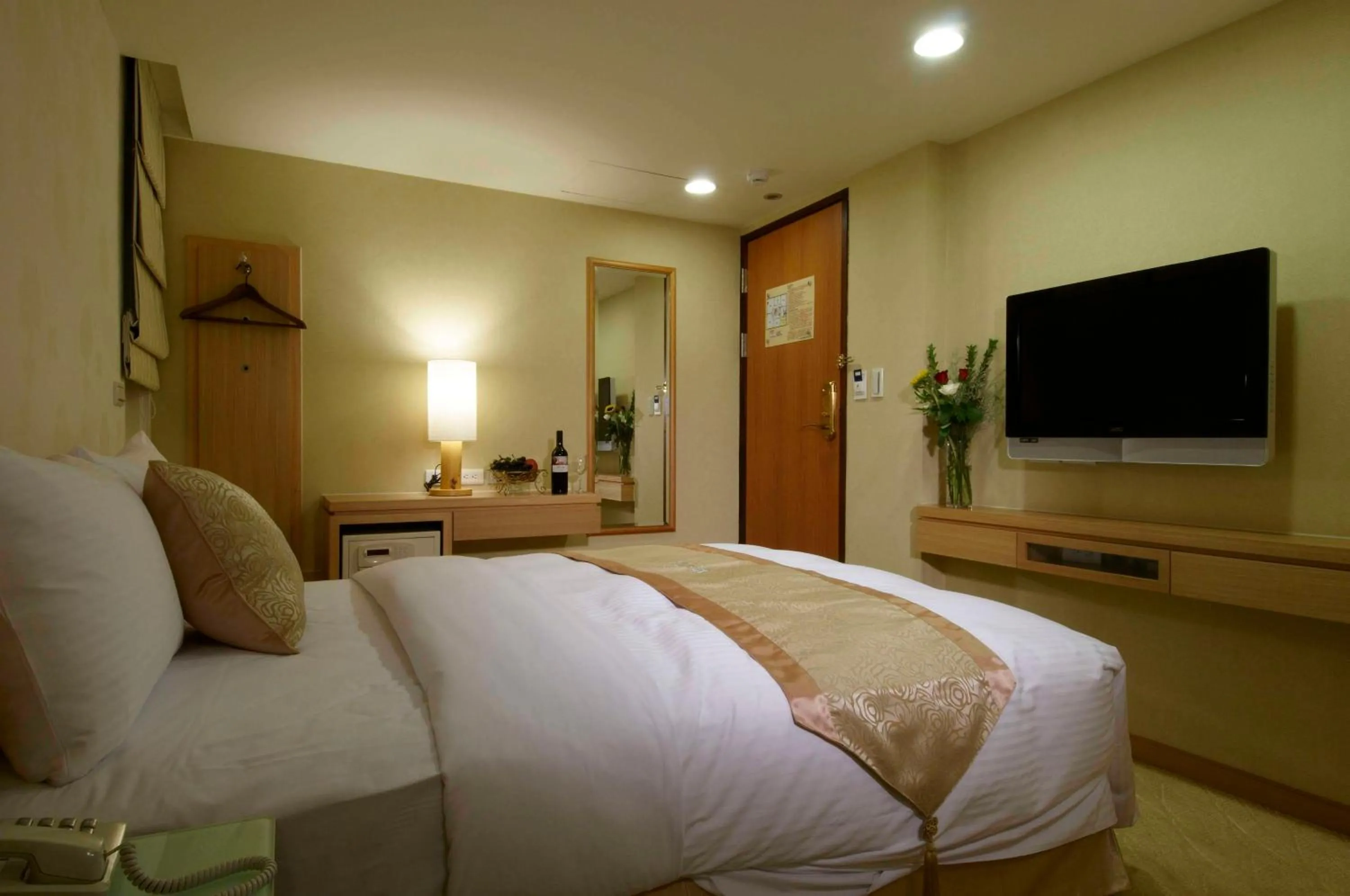 TV and multimedia, Bed in Hotel Color