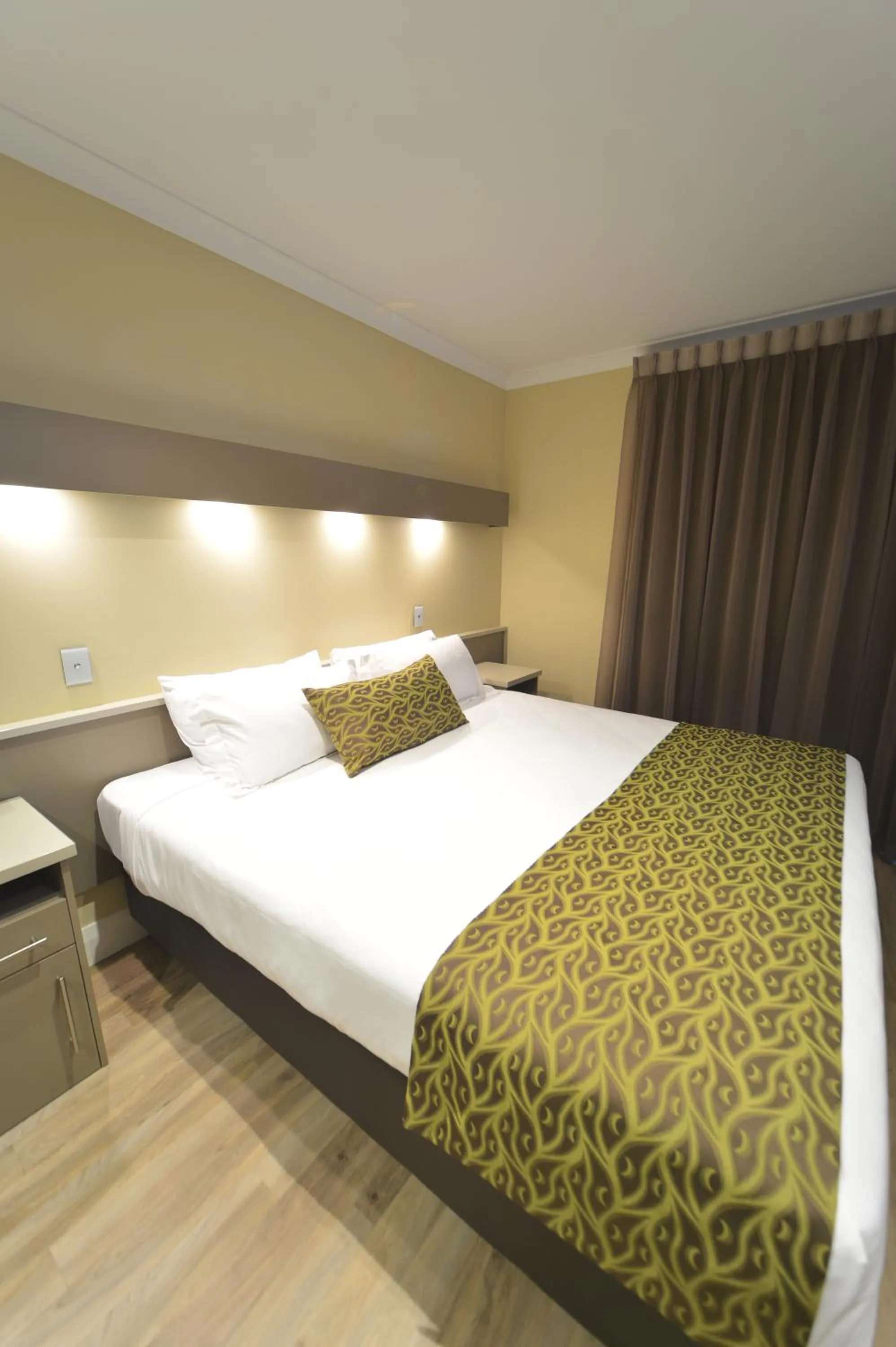 Photo of the whole room, Bed in Bentley Motel