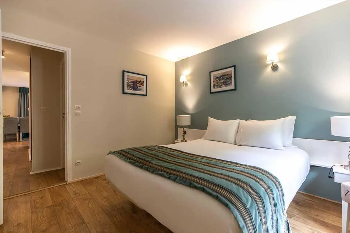 Bedroom, Bed in Club Wyndham Normandy