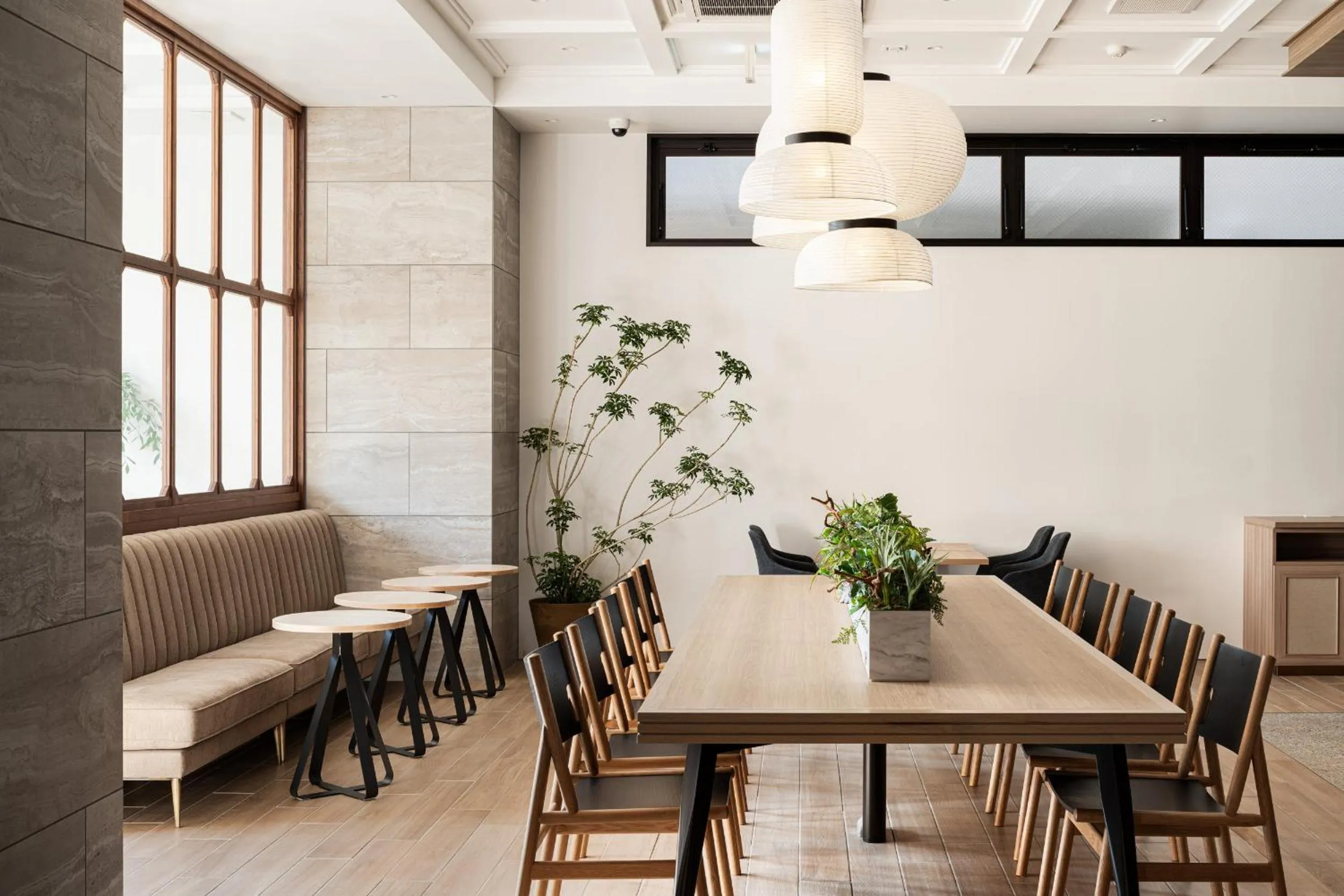 Lounge or bar in Nest Hotel Hiroshima Ekimae