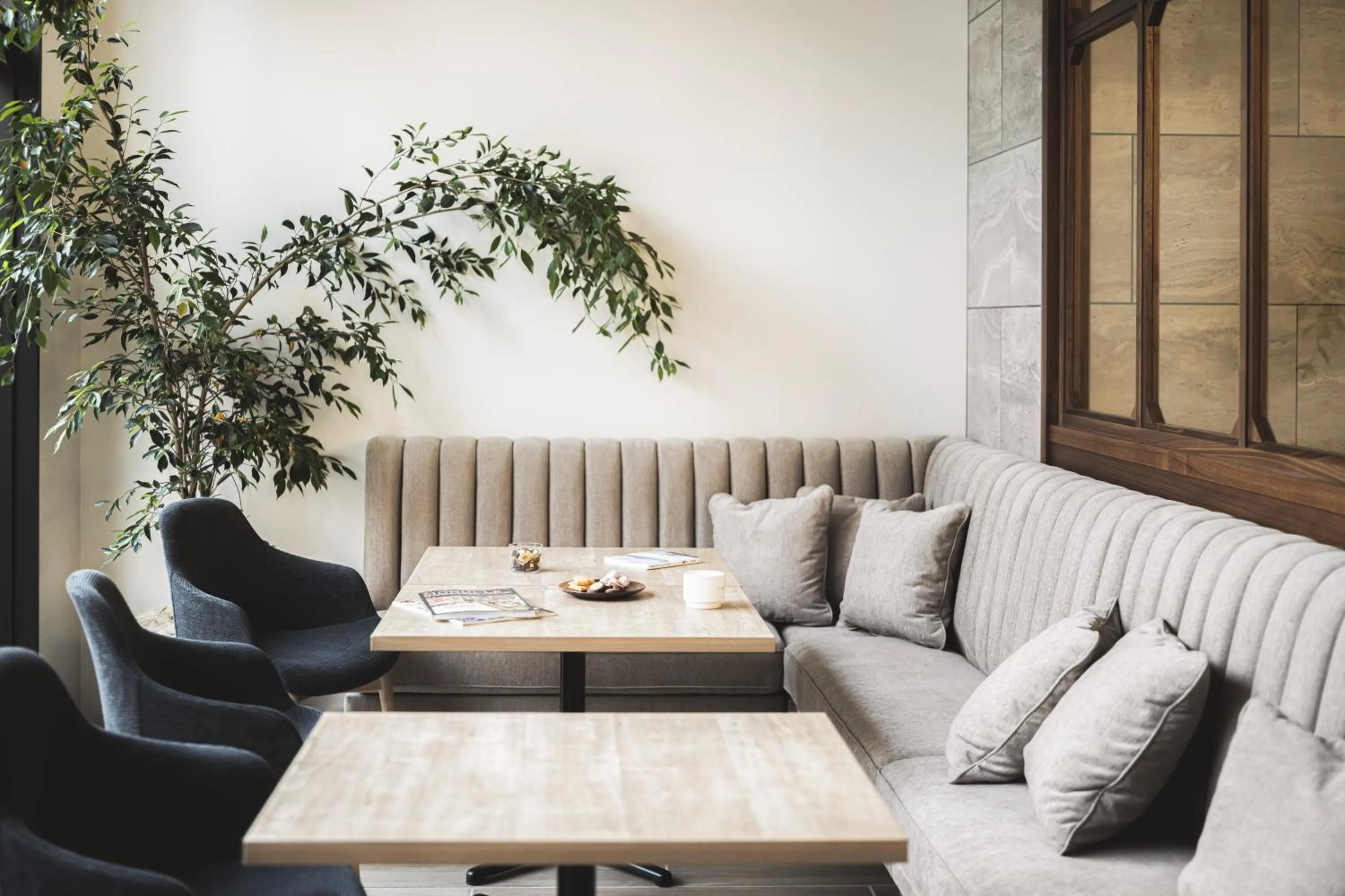 Lounge or bar in Nest Hotel Hiroshima Ekimae