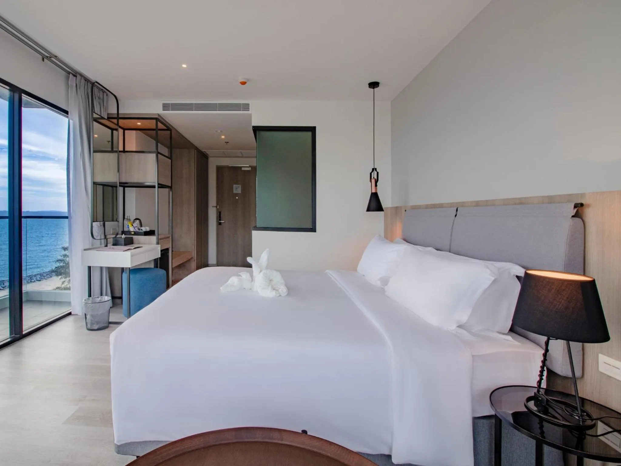 Bedroom, Bed in Fortune Saeng Chan Beach Hotel Rayong - SHA Plus