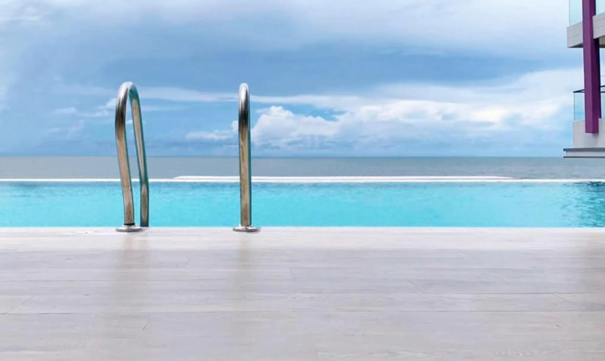 Swimming pool in Fortune Saeng Chan Beach Hotel Rayong - SHA Plus