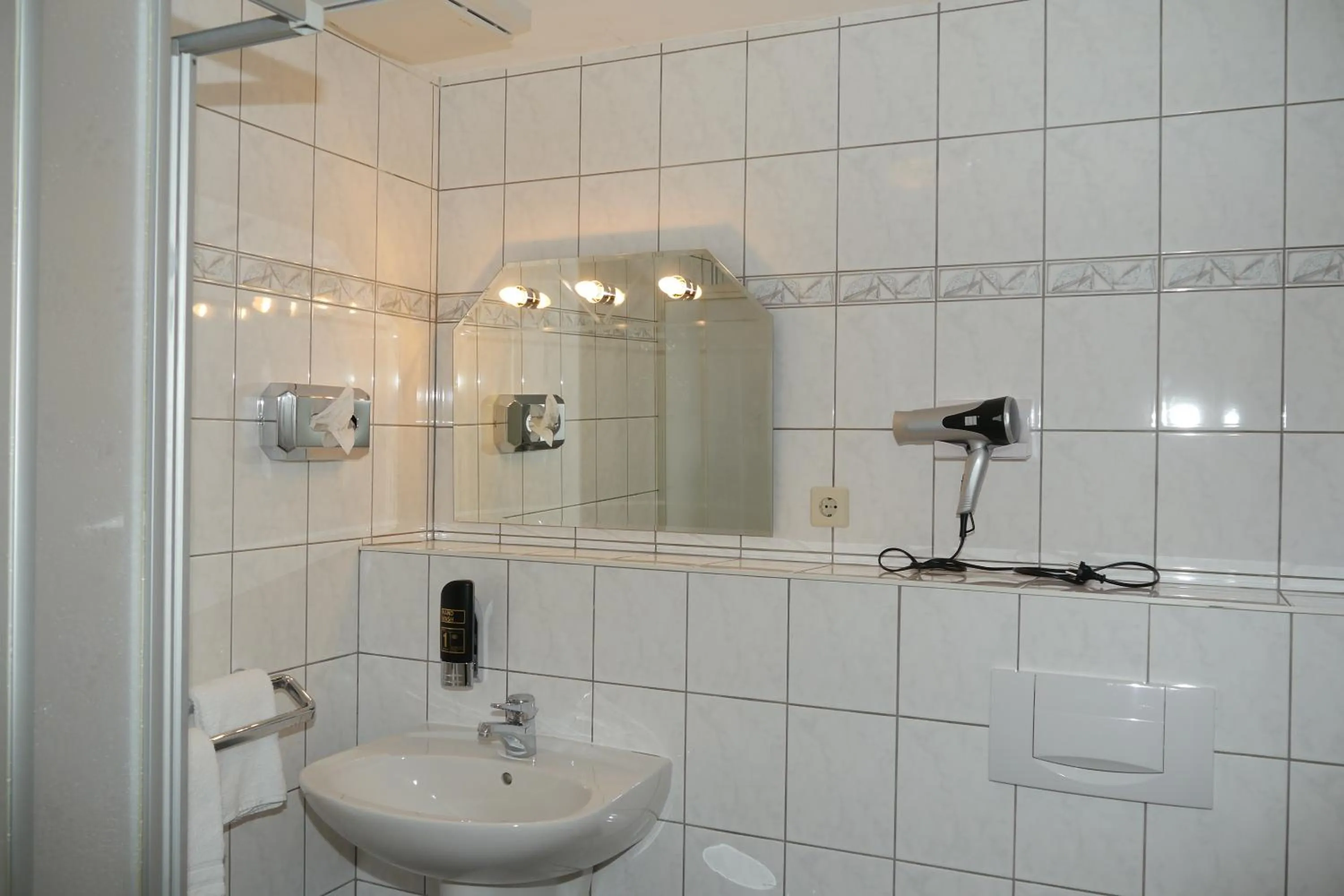 Bathroom in Erbenholz Hotel